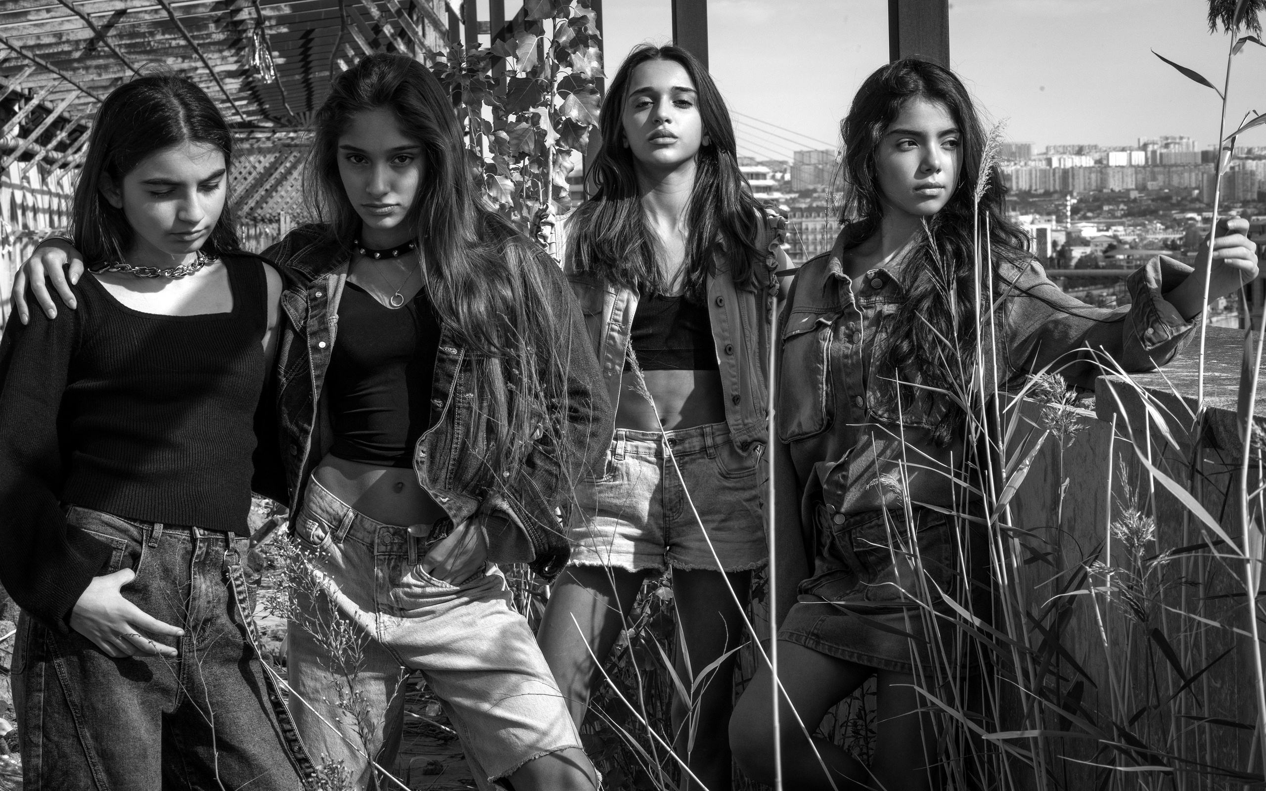 Friends Will Be Friends. BNW Around Photography