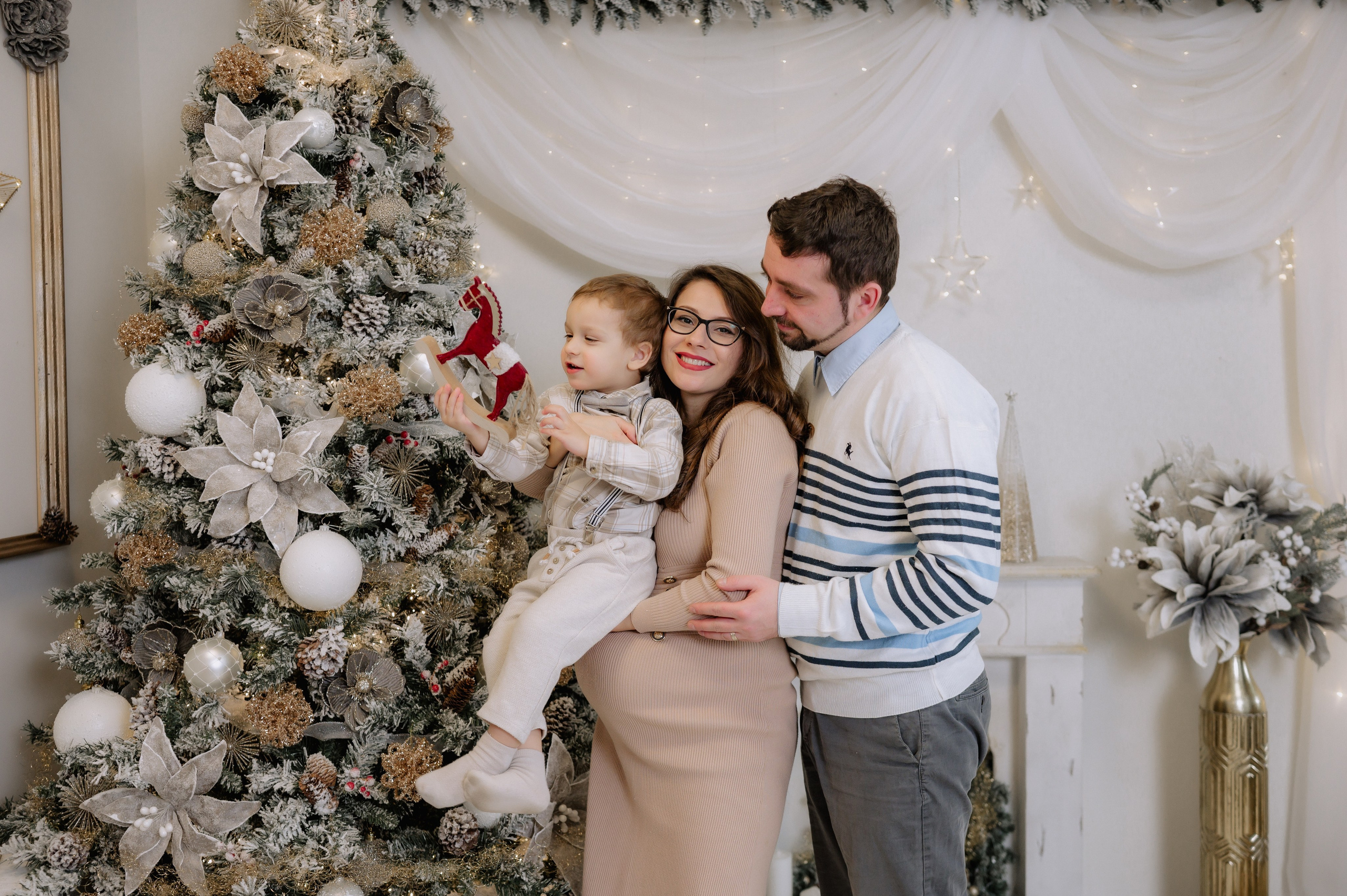 Sedinta foto craciun. Proud Vision Weddings | Wedding Photography & Film — Servicii profesionale Foto Video Nunta Iasi