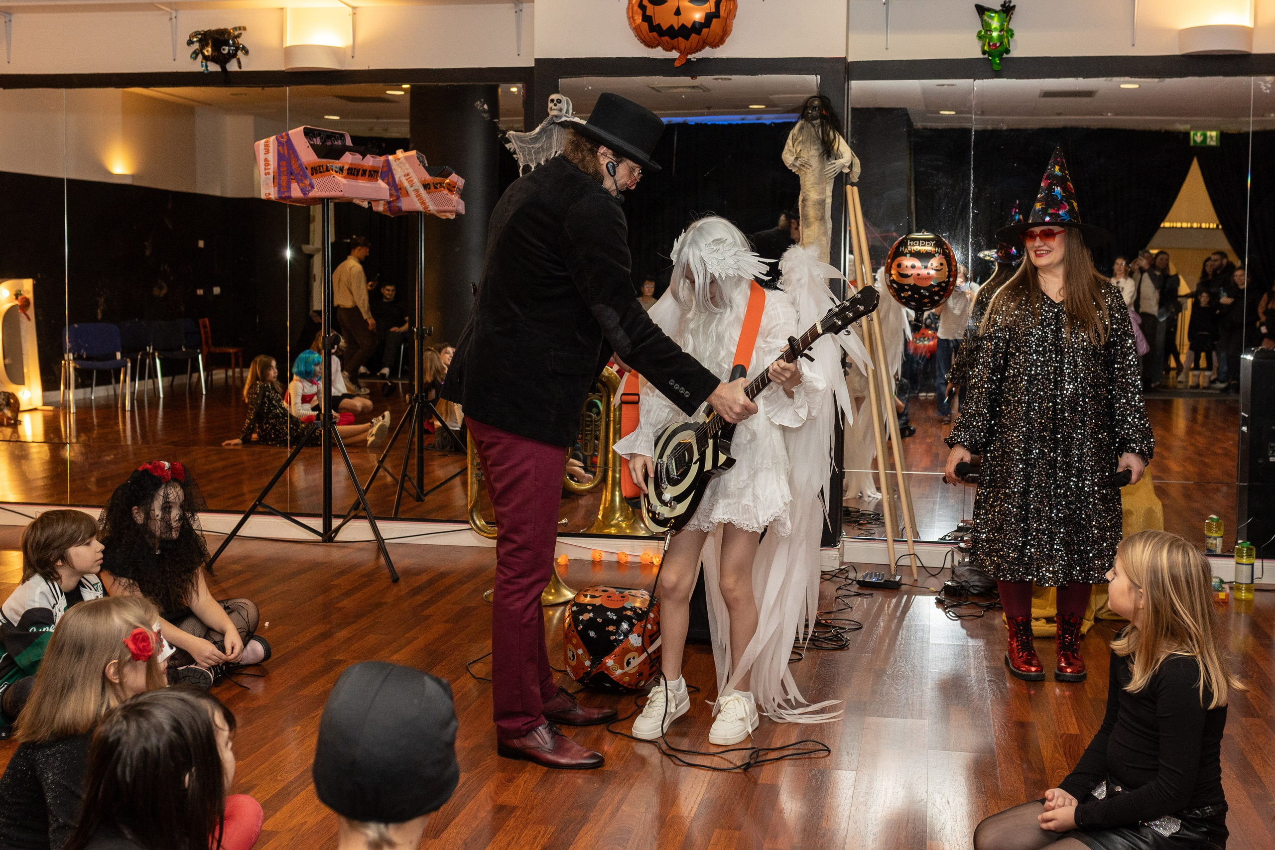 Leo dance studio Helloween 2025. Семейный и детский фотограф в Варшаве Мила Бобровская