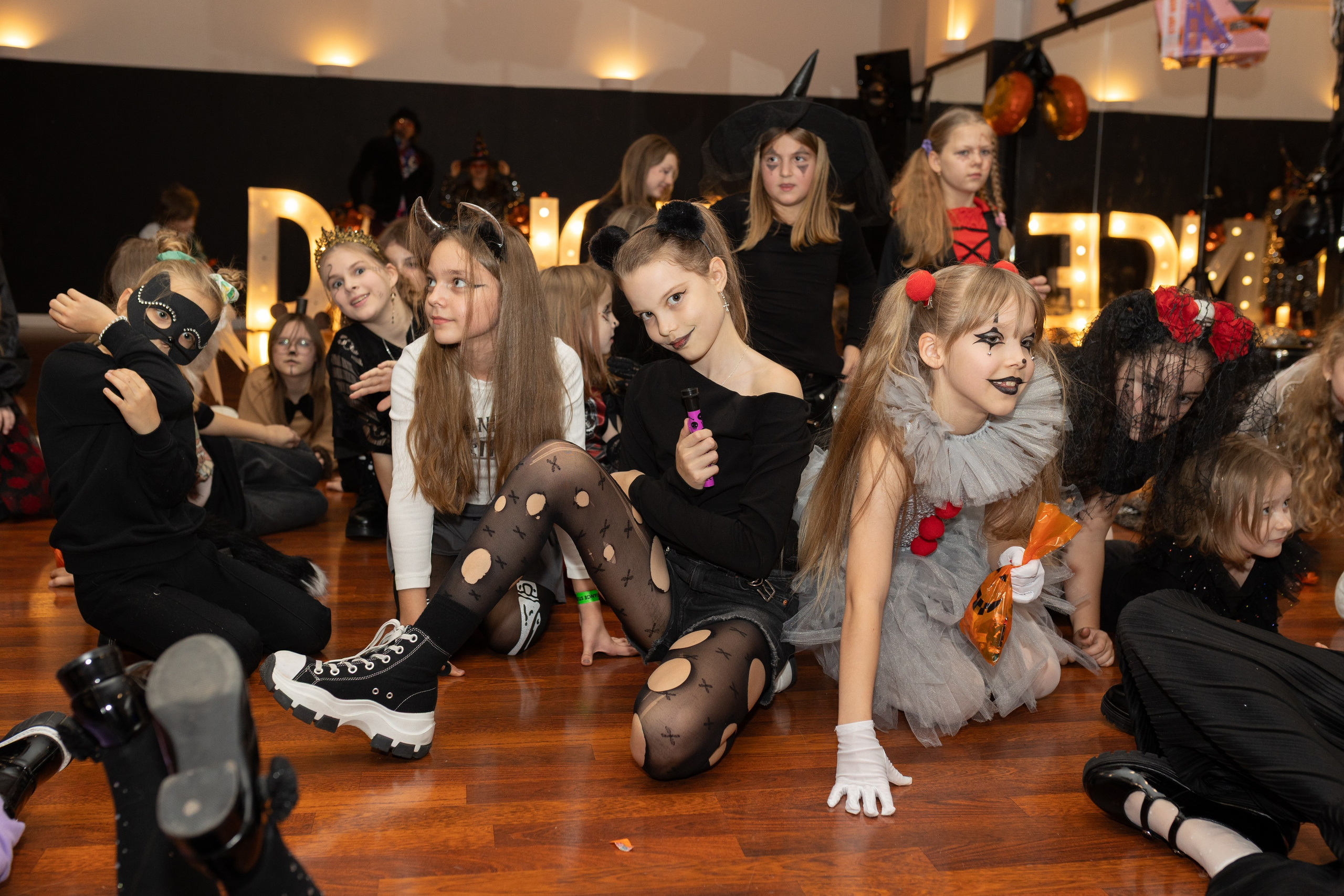 Leo dance studio Helloween 2025. Семейный и детский фотограф в Варшаве Мила Бобровская