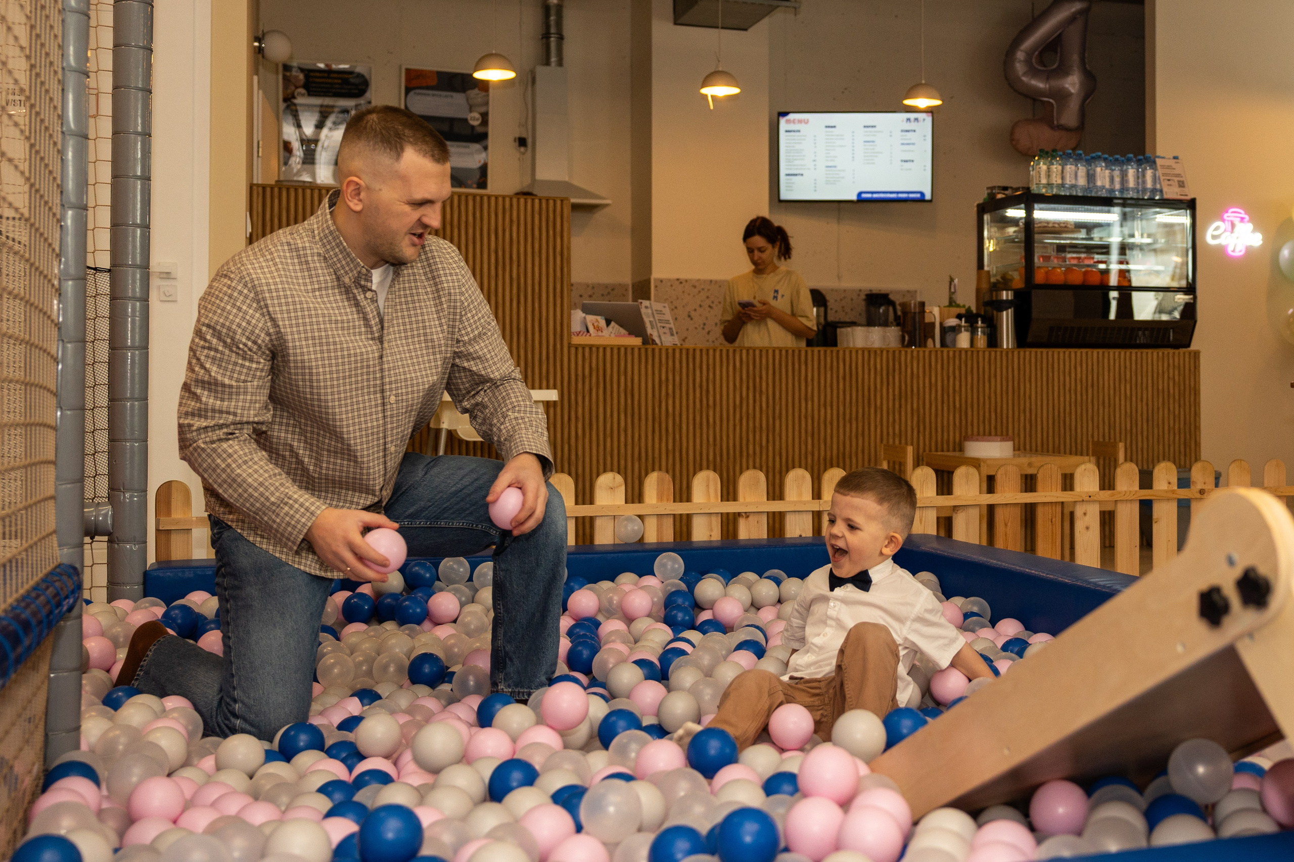 День рождения Артёма 24 января 2026 года. Семейный и детский фотограф в Варшаве Мила Бобровская