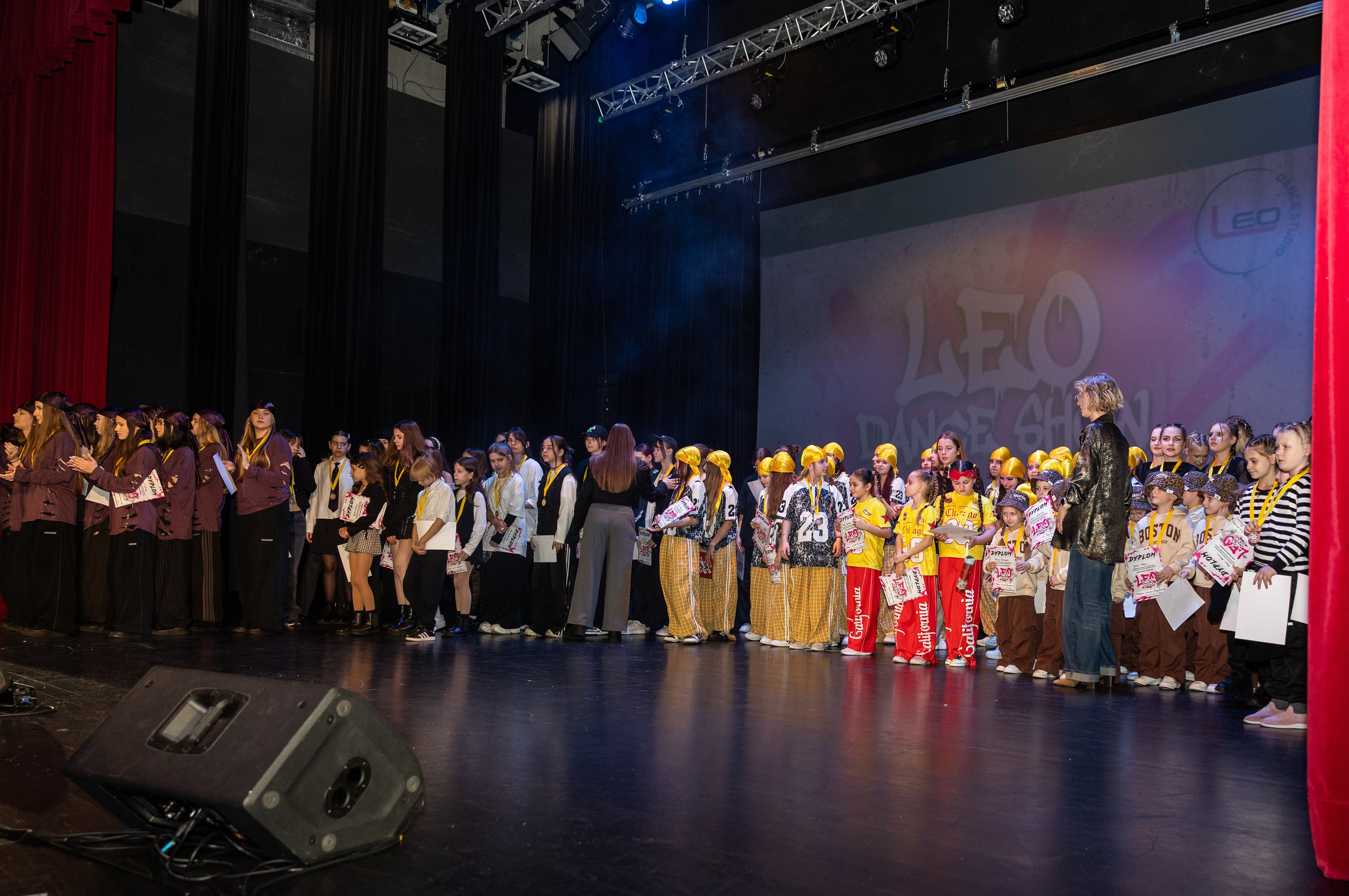 LEO DANCE SHOW WINTER 2025. Семейный и детский фотограф в Варшаве Мила Бобровская