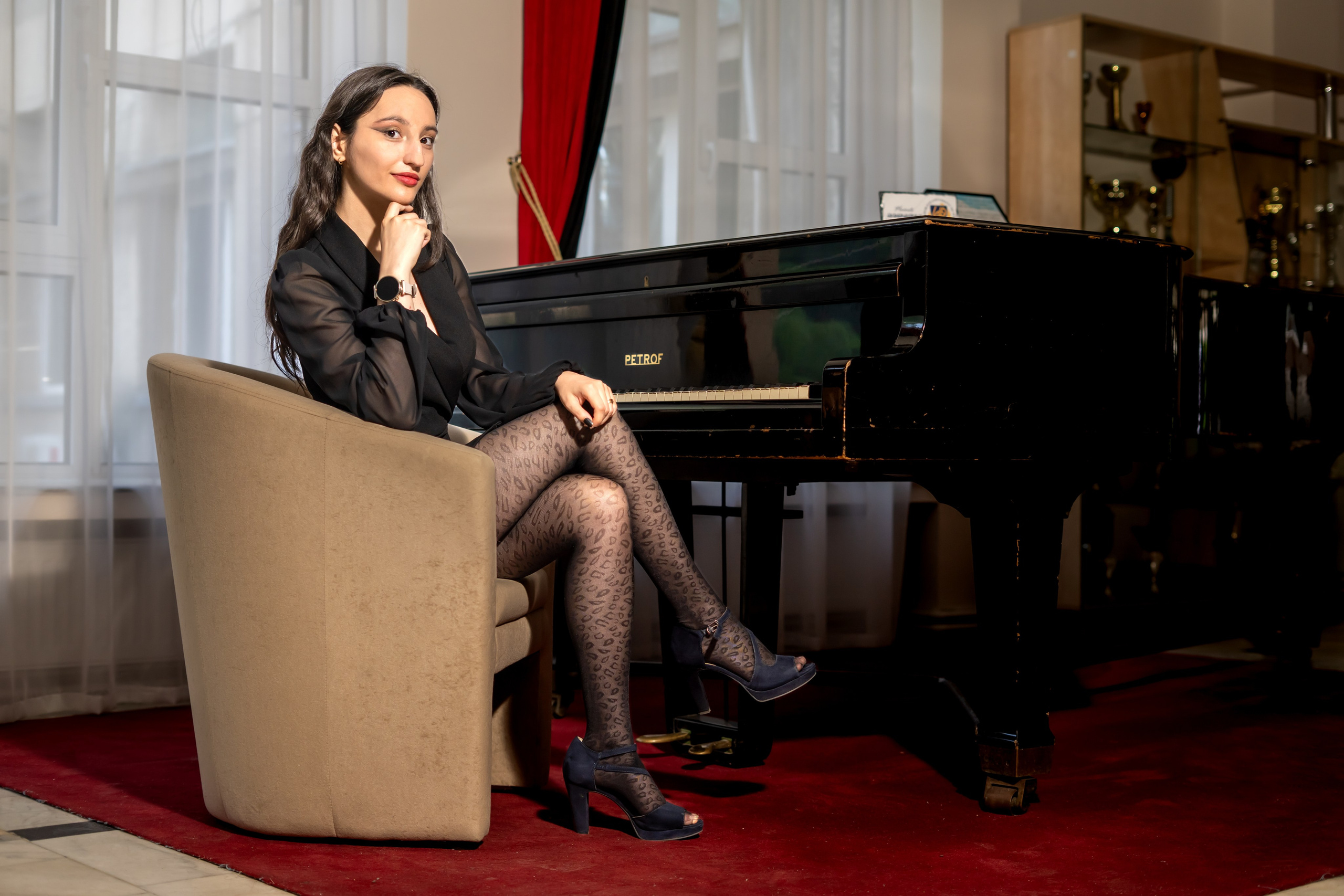 Ședință foto cu noi la Pian UPG. Mihai Alexandra Events