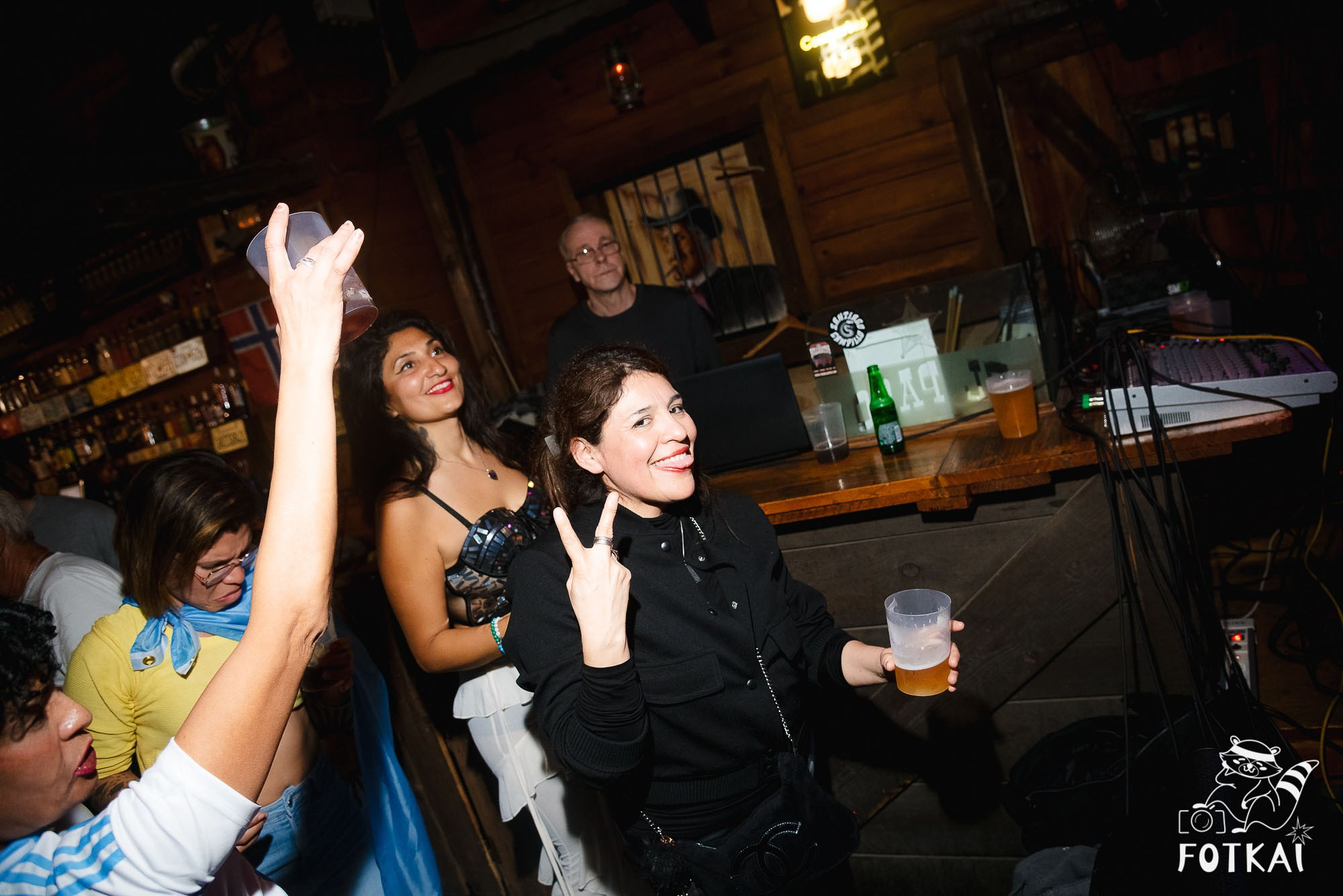 Los Ekilibristas de la Cuerda Floja — Фото с концерта в Торревьехе, 2026 | FOTKAI