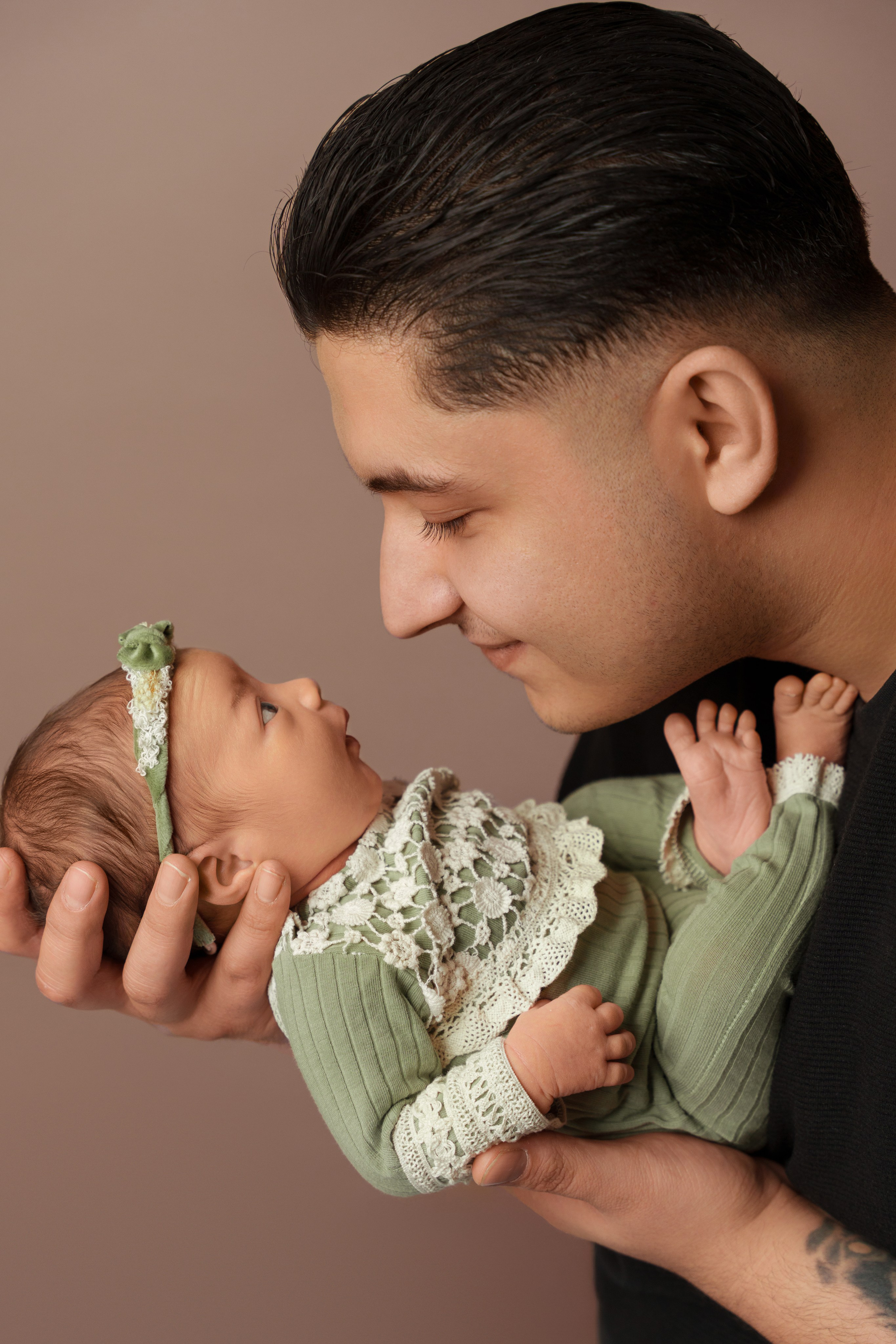 NEWBORN FOTOSHOOTING. Anna, Fotografin aus Wien, Österreich. Ich fotografiere in folgenden Genres: Babybauch-, Familien-, Mode- und Weihnachtsfotografie