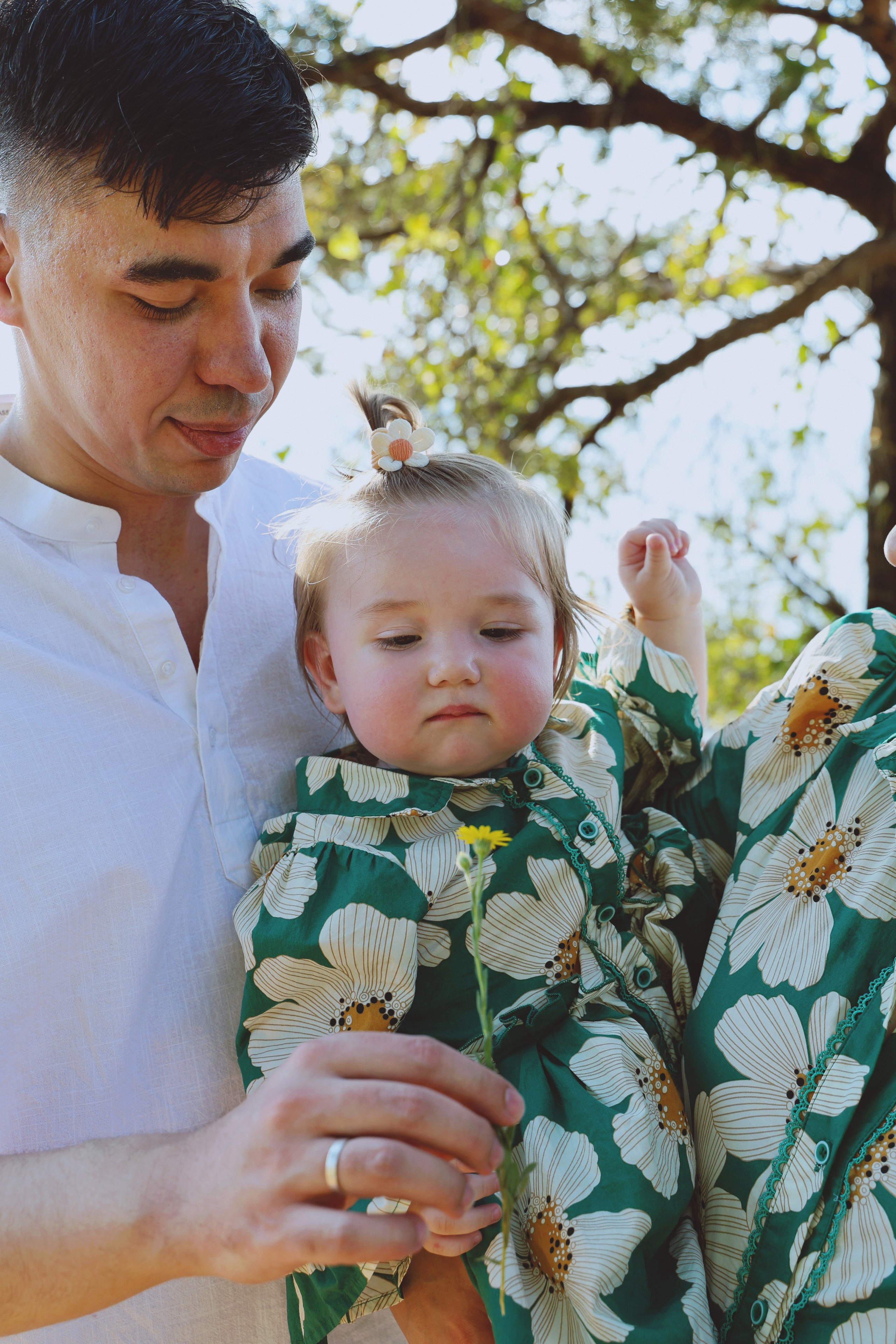 Baby Family Photoshoot – Outdoor Family Photography with Infant or Toddler. Lana Petrychenko — Portrait & Family Photographer. Valencia, Spain
