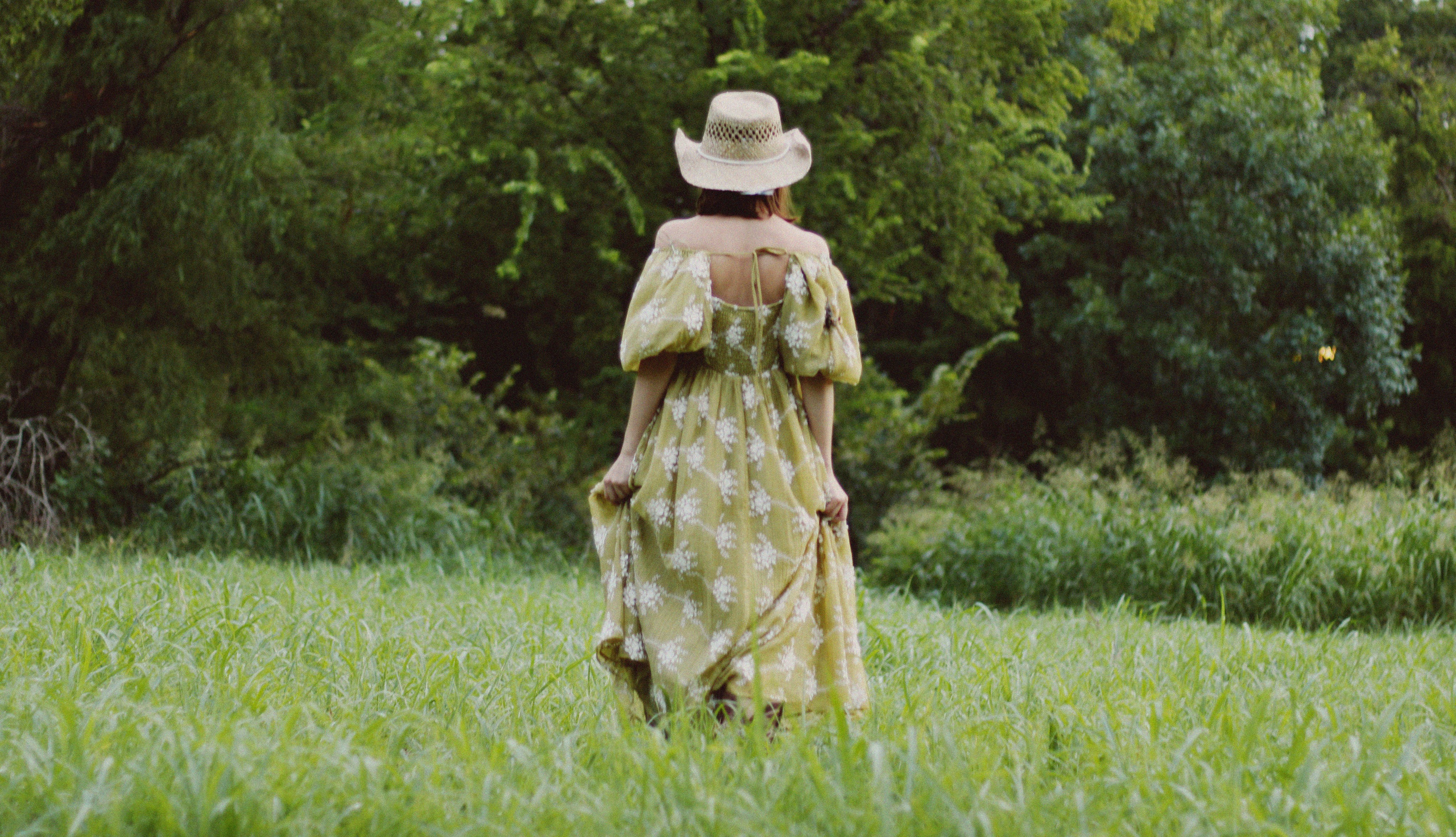 Countryside cowgirl-style portrait photoshoot. Lana Petrychenko — Portrait & Family Photographer. Valencia, Spain