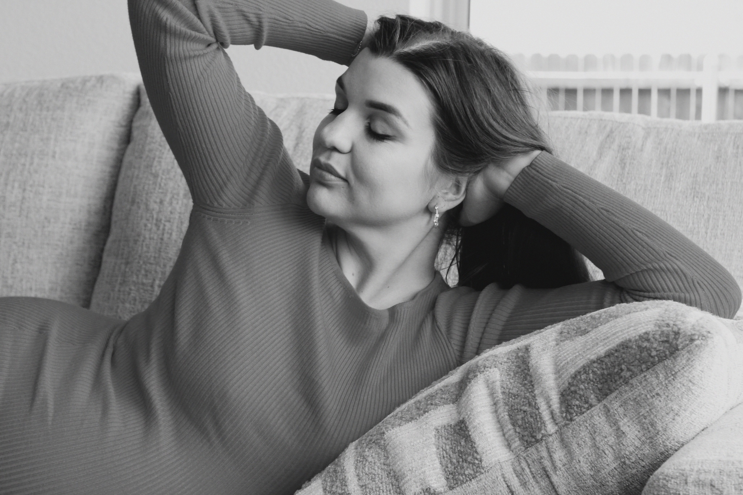 Maternity, Family & Pregnancy Photoshoot at Home. Lana Petrychenko — Portrait & Family Photographer. Valencia, Spain