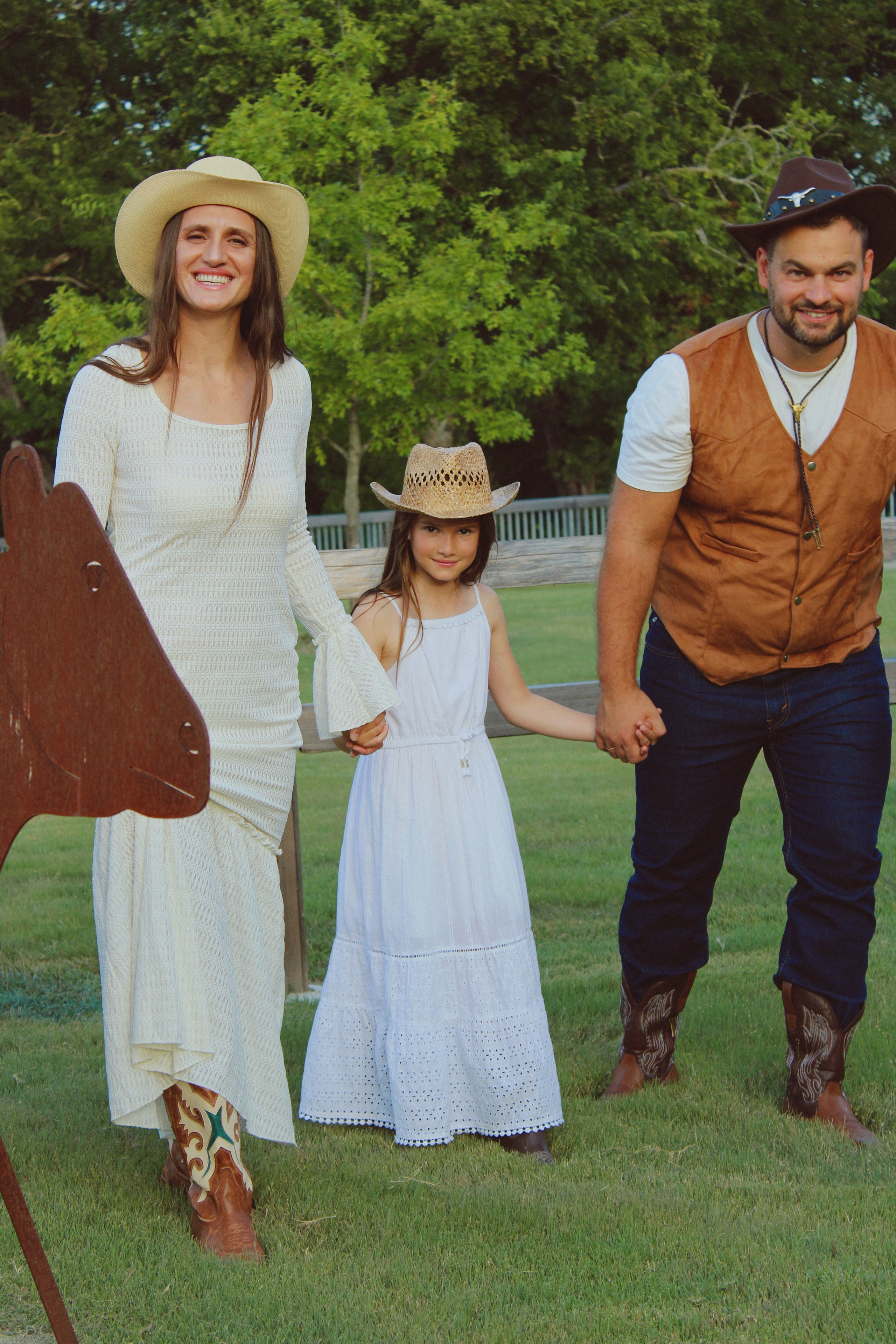 Texas Countryside Family Photoshoot in Cowboy Style. Lana Petrychenko — Portrait & Family Photographer. Valencia, Spain