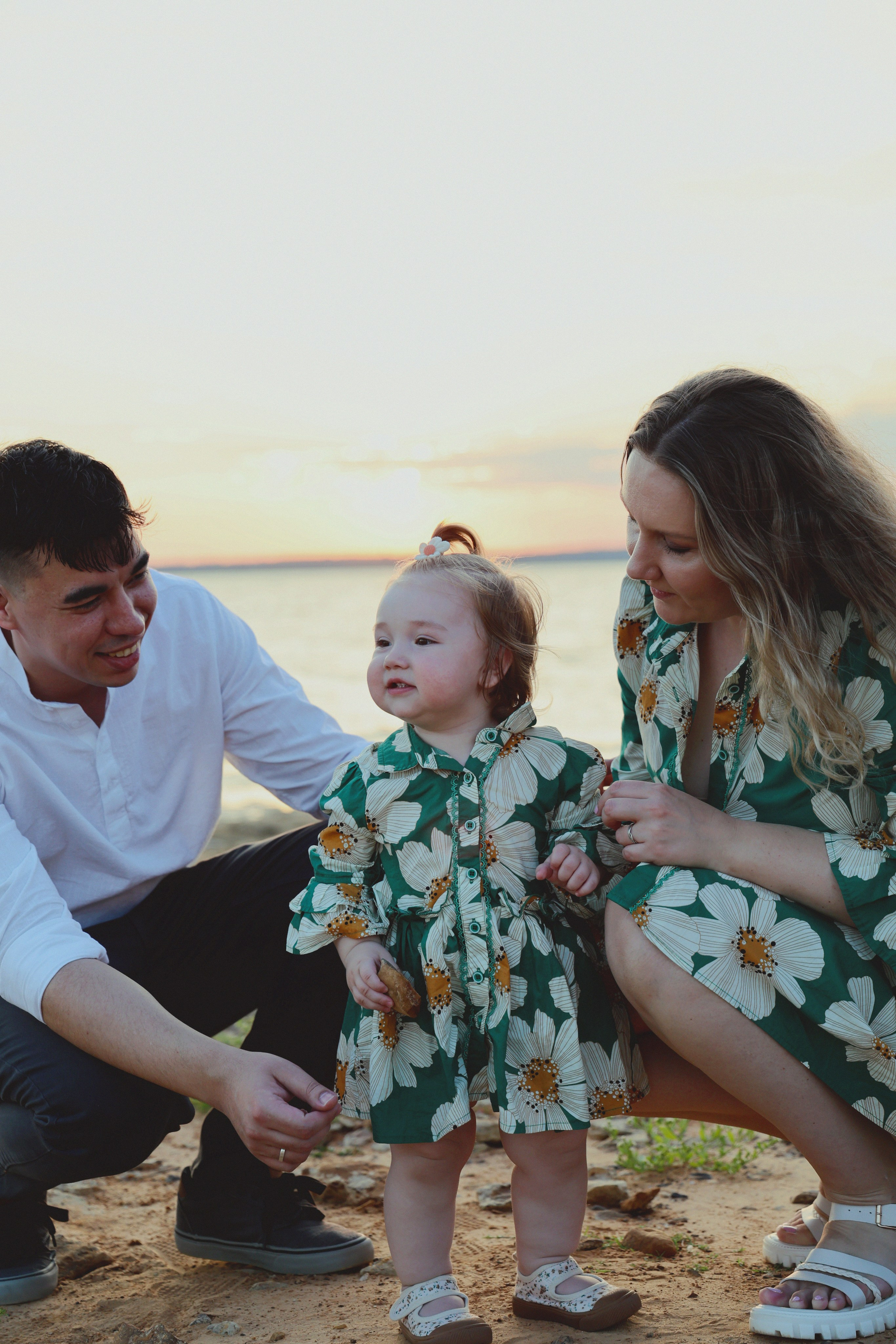 Baby Family Photoshoot – Outdoor Family Photography with Infant or Toddler. Lana Petrychenko — Portrait & Family Photographer. Valencia, Spain