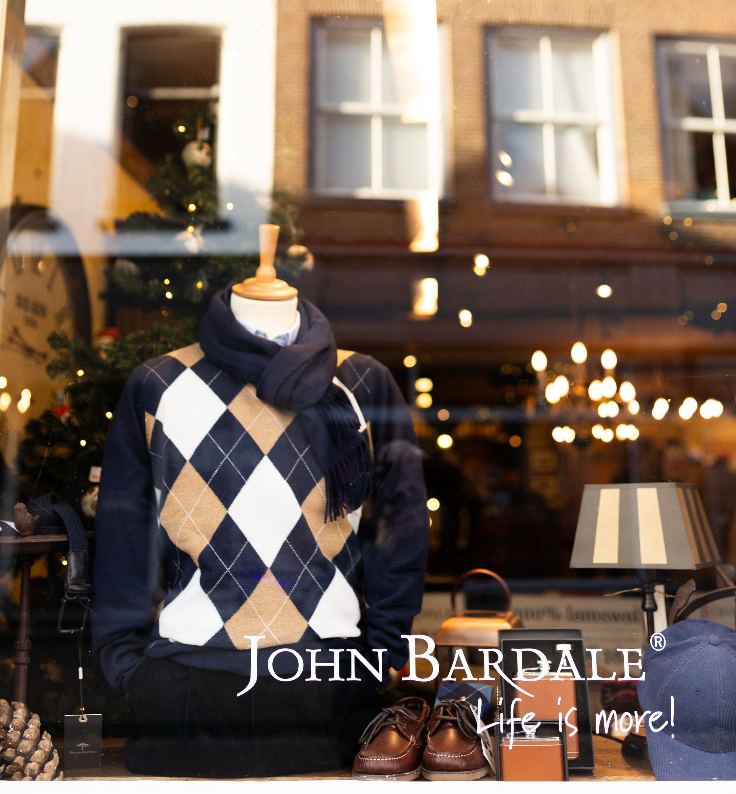 JOGH BARDALE. Lero Photographer and a set designer|individual custom portrait and advertising photography in Zutphen