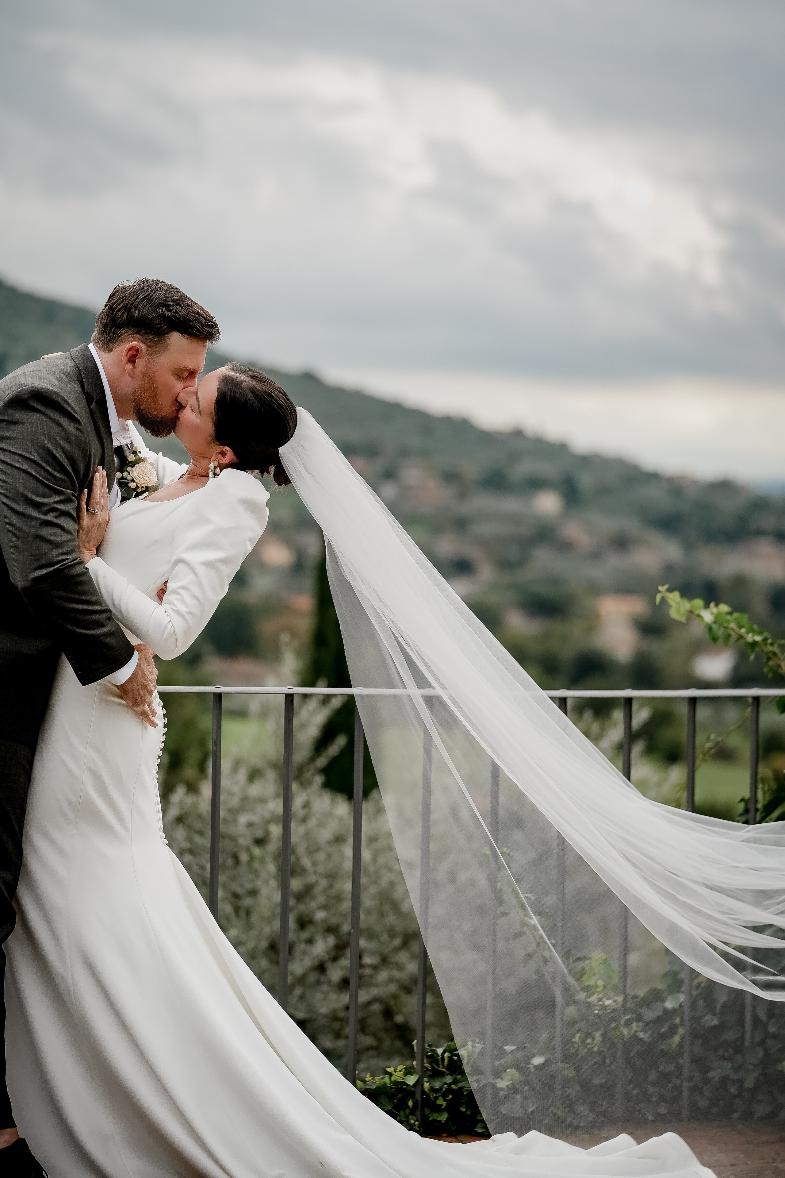 Elopment in Cortona. Villa Falconiere. Wedding Photographer in Italy