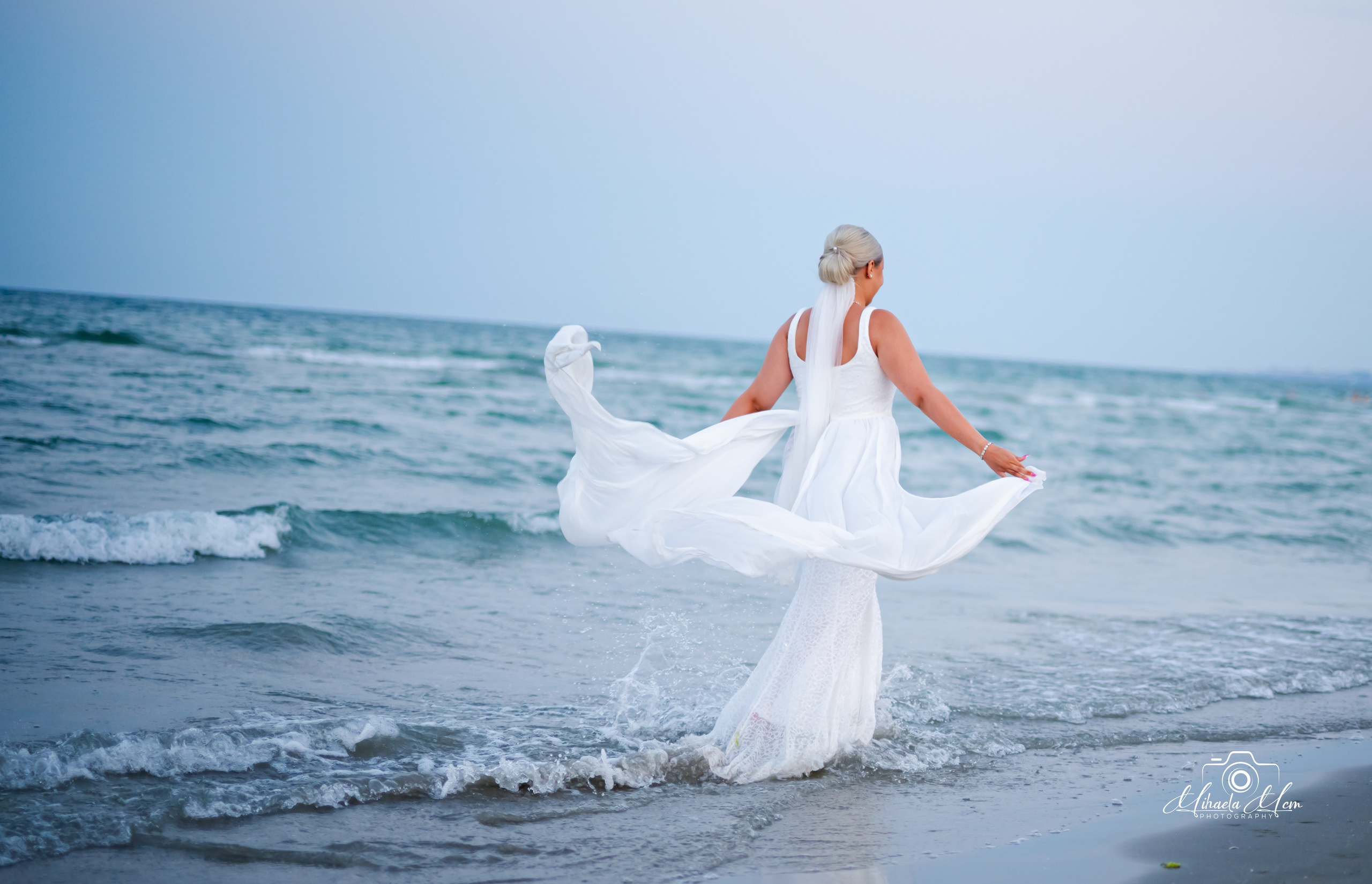 Trash the dress Andreea&Dany. Fotograf Nuntă Constanța și București – MCM Happy Studio