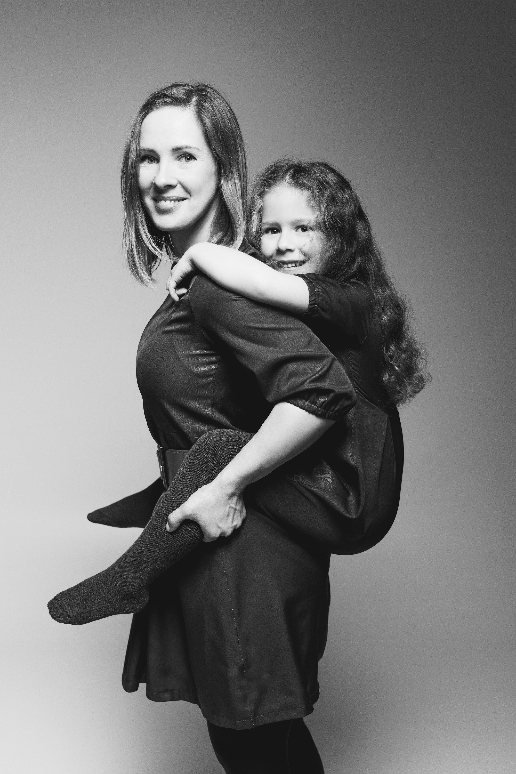 Elena and her daughter. Alexander Malinovski — Wedding, Family & Portrait Photographer in London & Kent