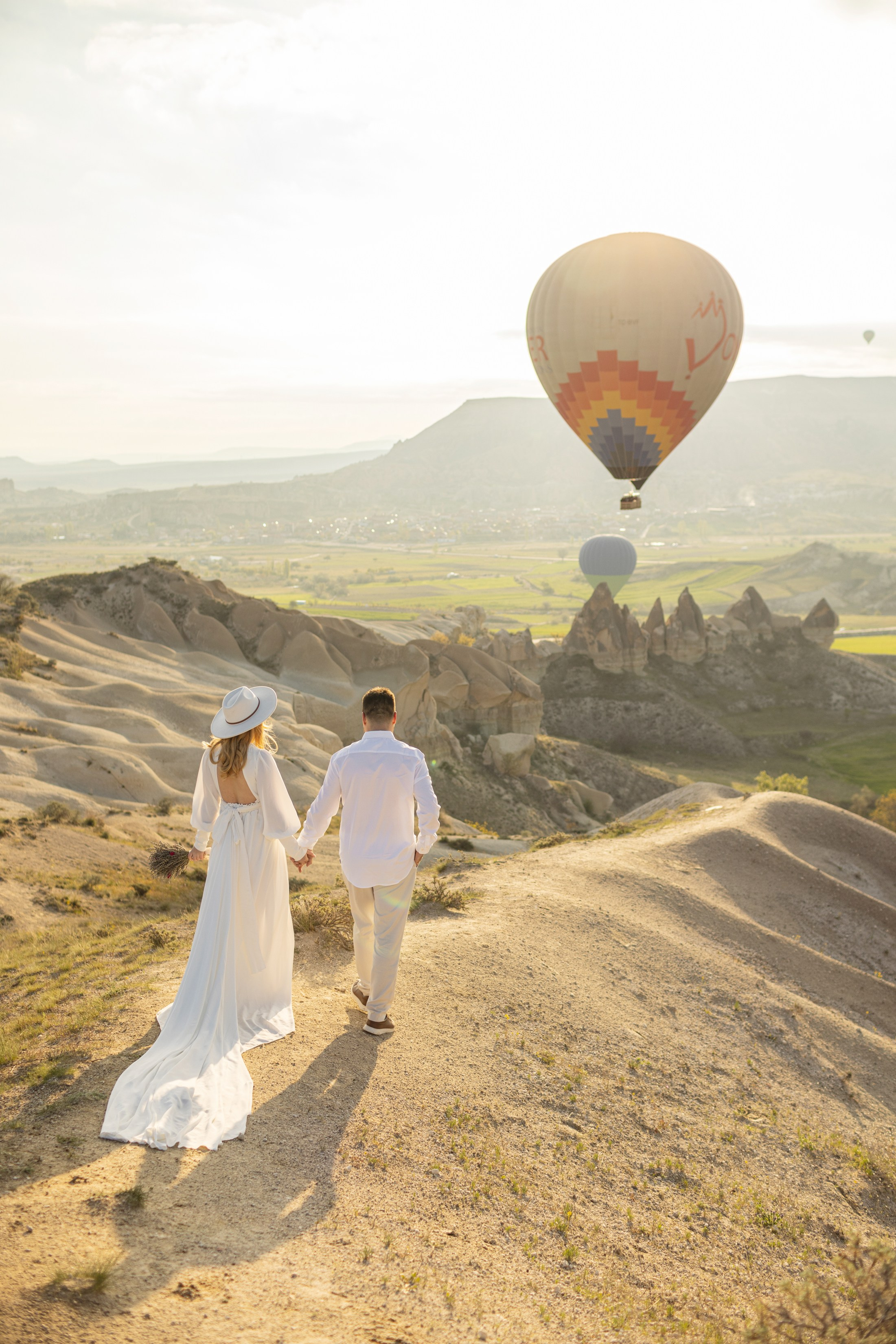 Elegant Wedding Photoshoot with a Flowing Dress and Balloons in Cappadocia. Julia Ganch I Fashion Wedding Photography I Cappadocia Turkey