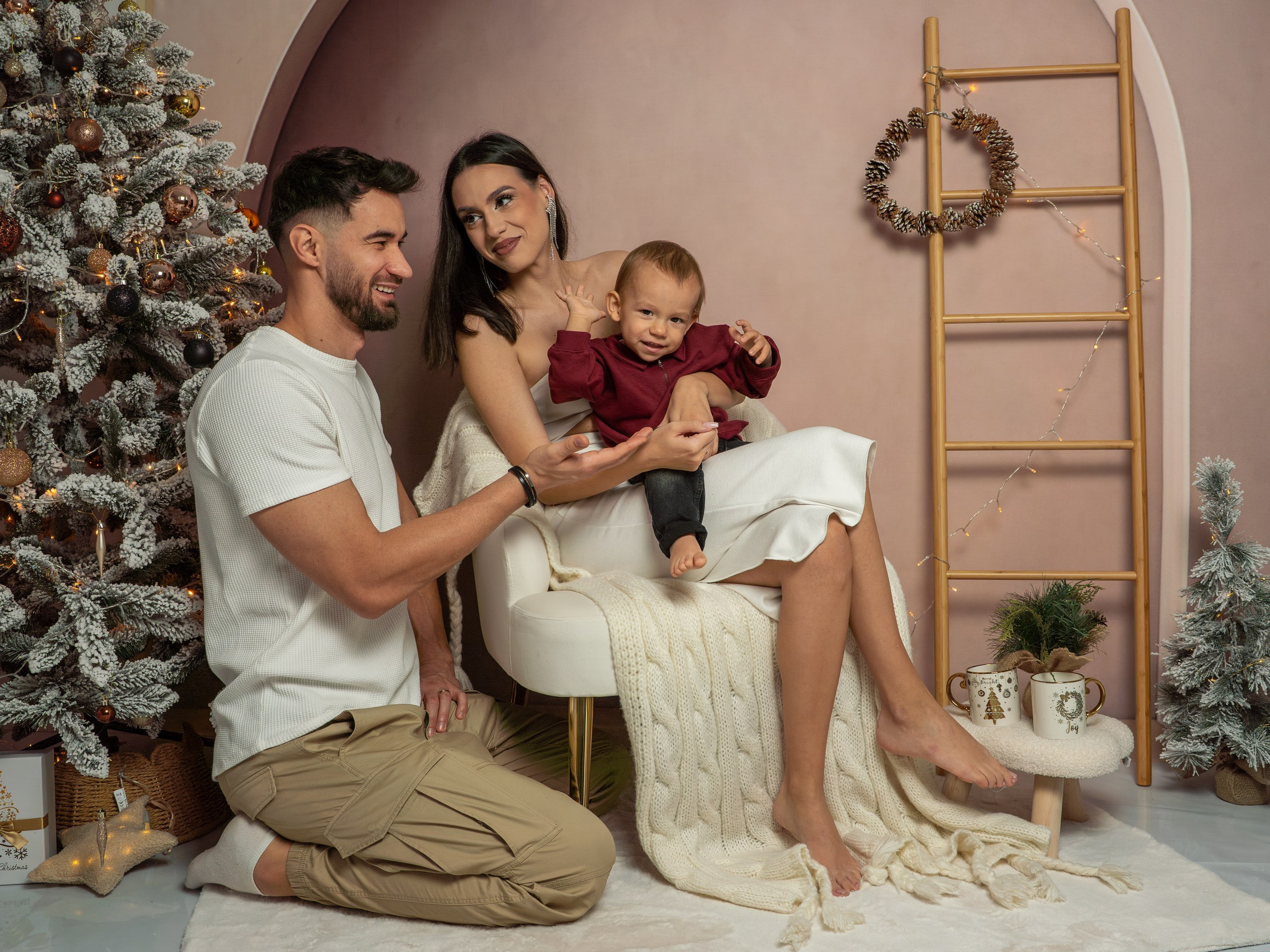 Album Oana, Alin și Sabin. Adelinne — fotograf profesionist în Constanța pentru familii, bebeluși și evenimente