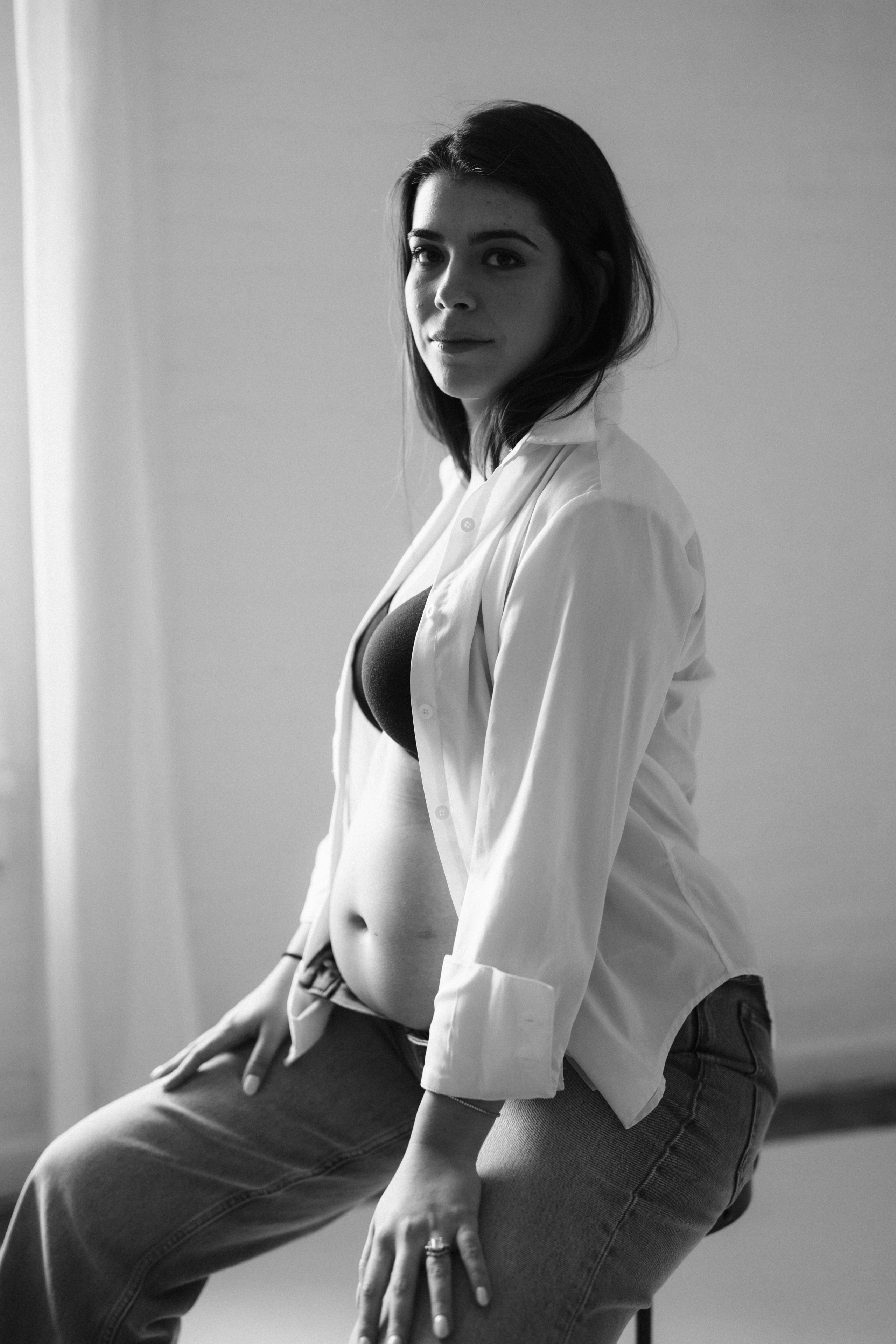 Nicole. Modern maternity photographer in Long Island New York