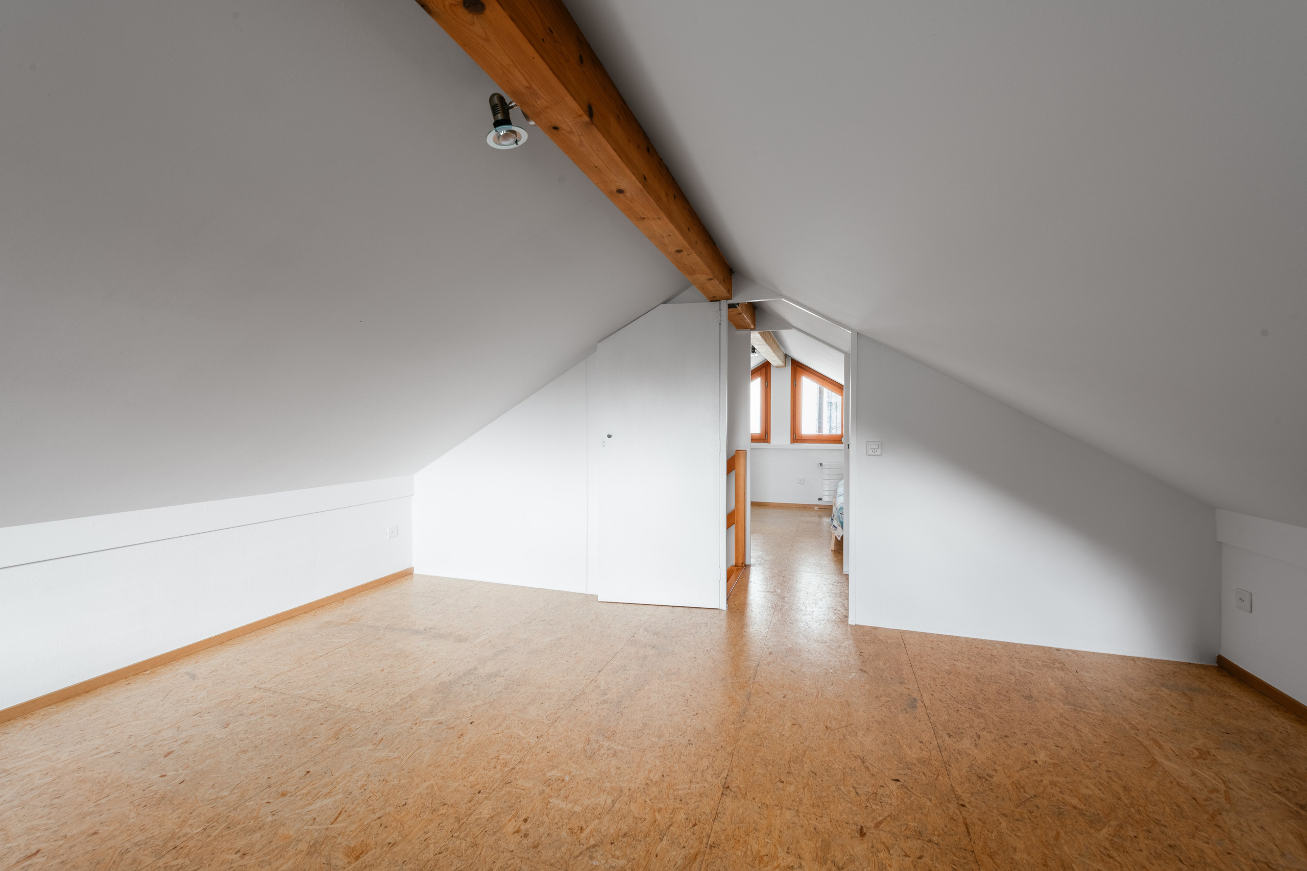 Haus, CUGNASCO, TICINO. Hallo! Ich bin Elena und arbeite als Immobilienfotografin