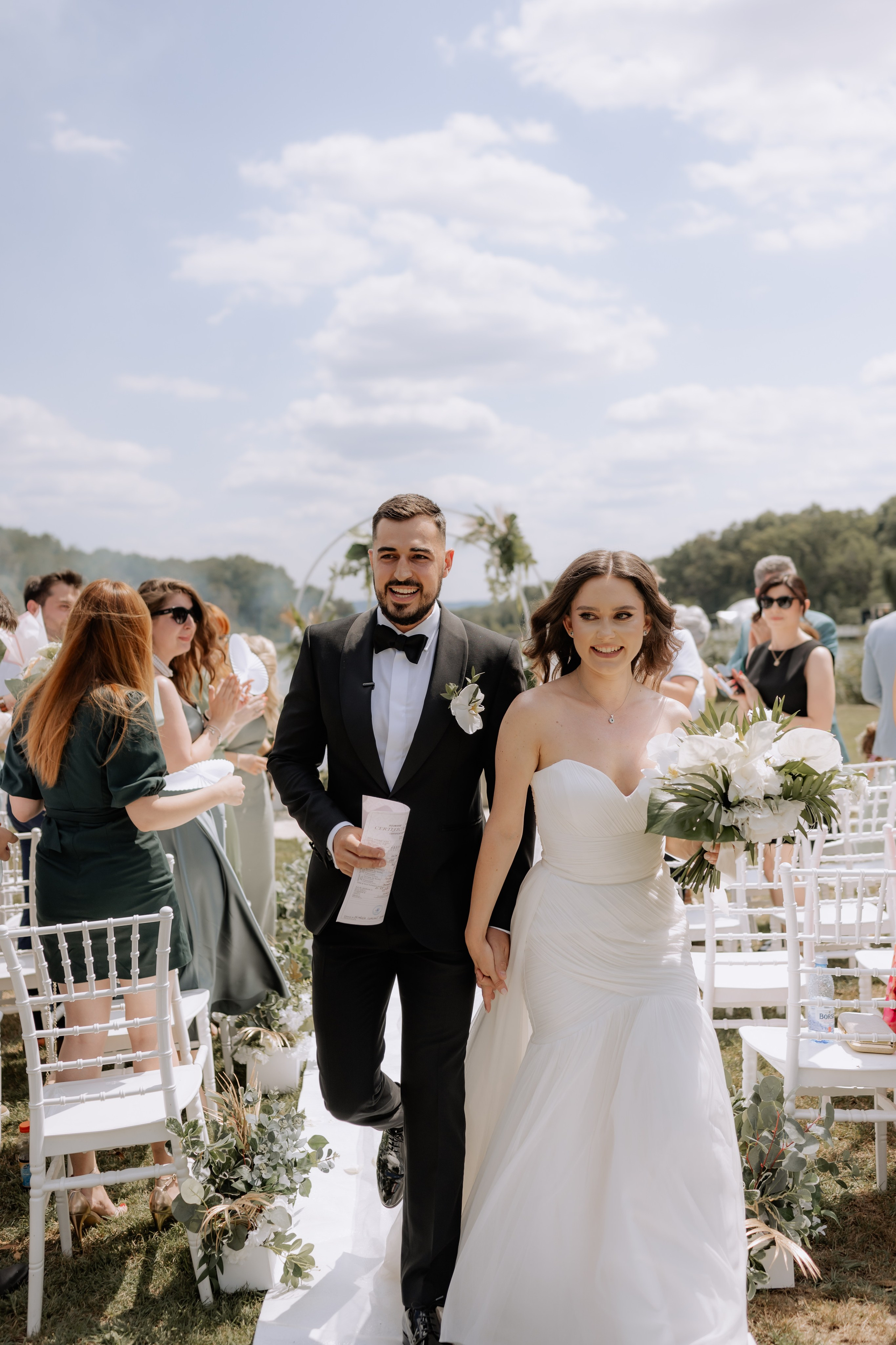 Cununie civila in aer liber , artificii de zi colorate , decor nunta , nunta la Hotel Traian. Proud Vision Weddings | Wedding Photography & Film — Servicii profesionale Foto Video Nunta Iasi