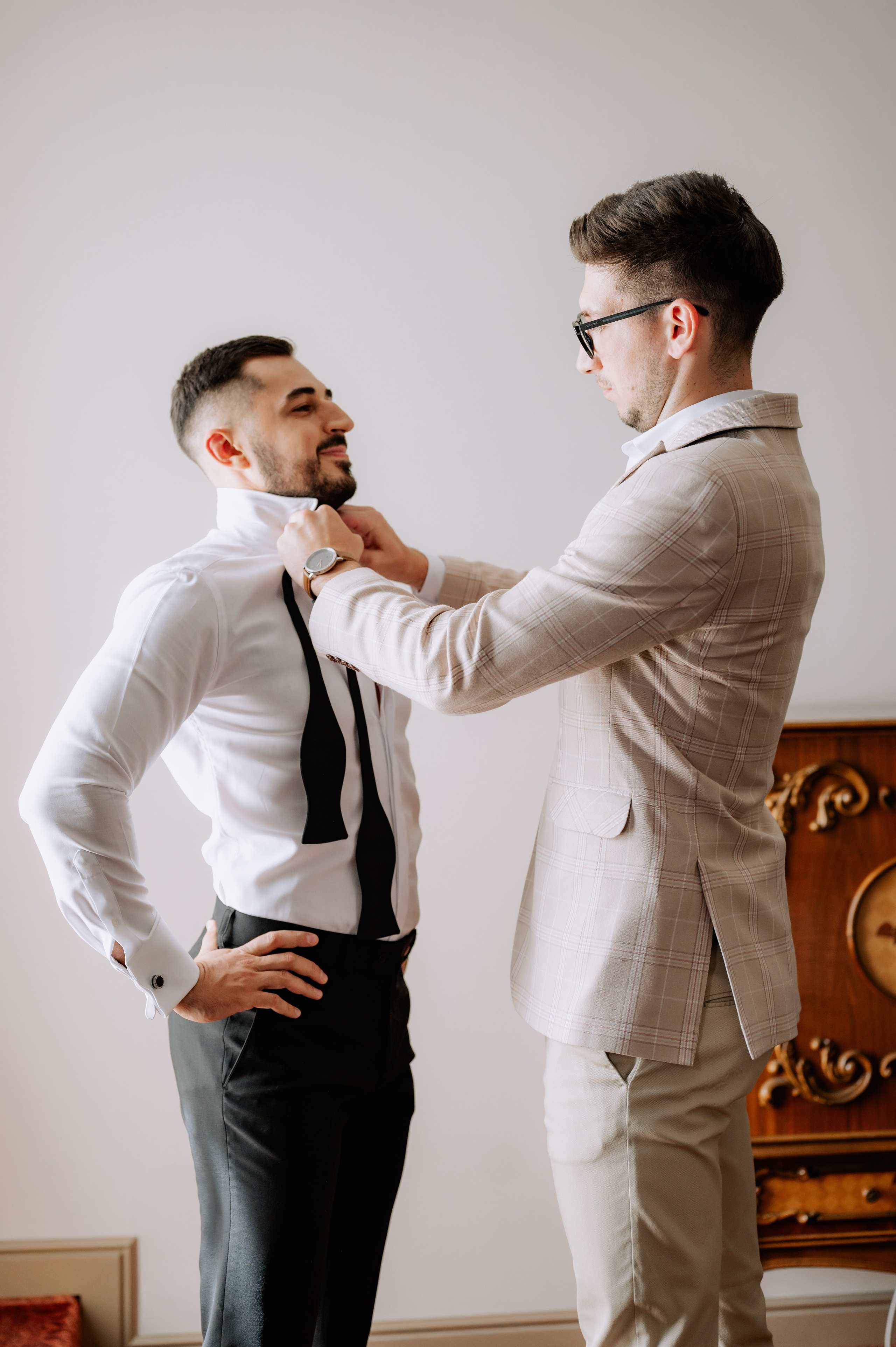 Cununie civila in aer liber , artificii de zi colorate , decor nunta , nunta la Hotel Traian. Proud Vision Weddings | Wedding Photography & Film — Servicii profesionale Foto Video Nunta Iasi