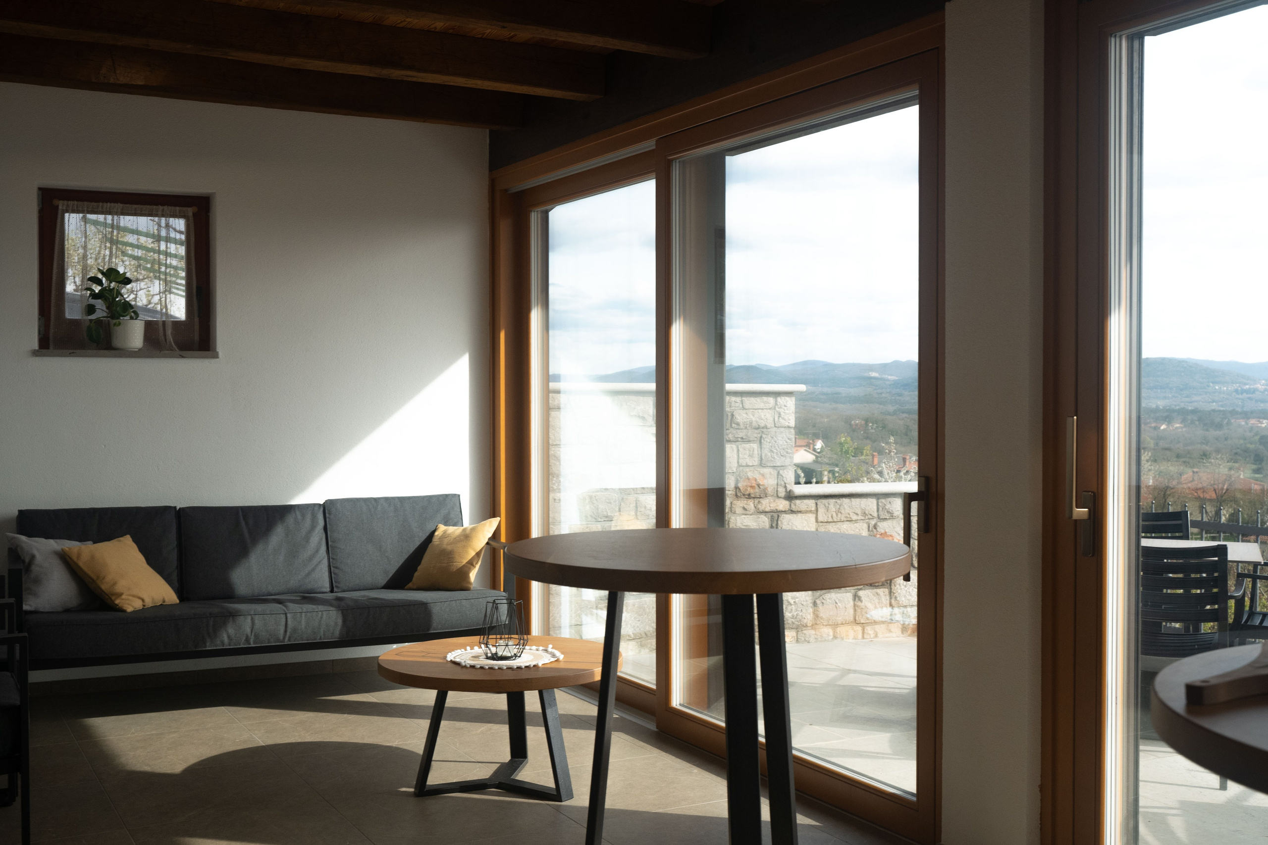 Projekti. Fotografinja in videografinja Mariia Bortiakova iz Slovenije: fotografiranje dogodkov, portretov in snemanje videov po vsej Sloveniji