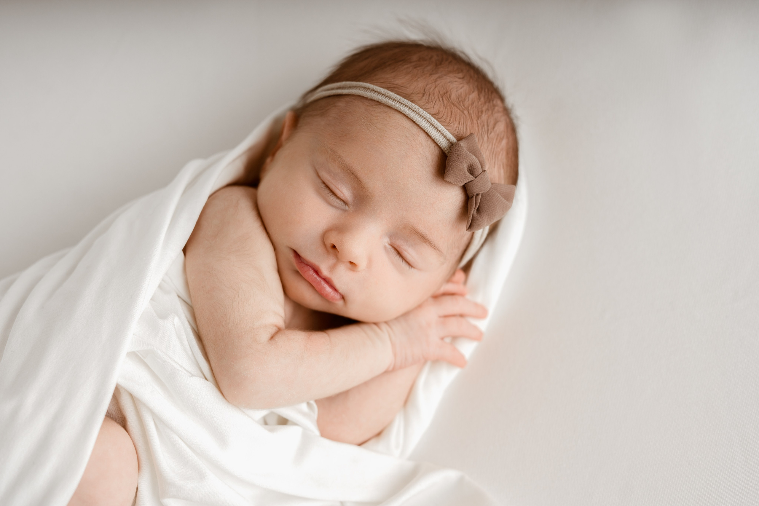 Sesja noworodkowa Emmy. Fotograf Łódź - sesja ciążowa, noworodkowa, dziecięca. Studio w Łodzi