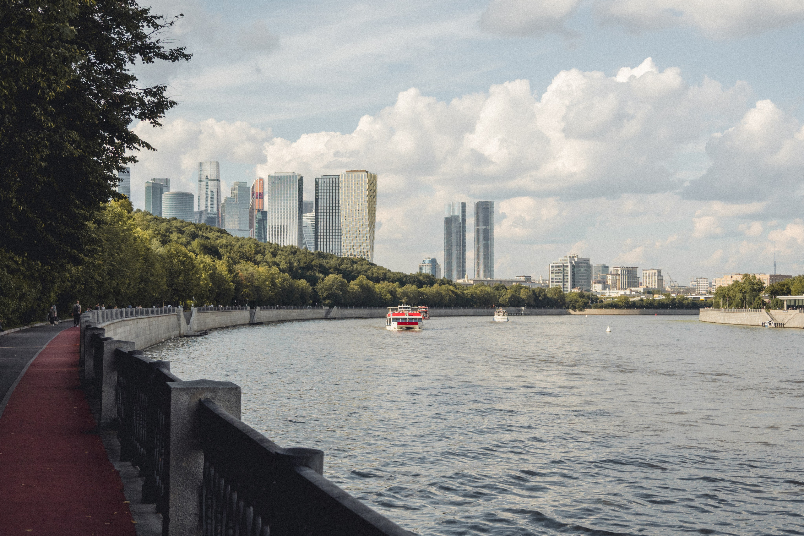 Воробьевы Горы. Photographe sur Cote d’Azur. Portraits de familles, couples, enfants, événements