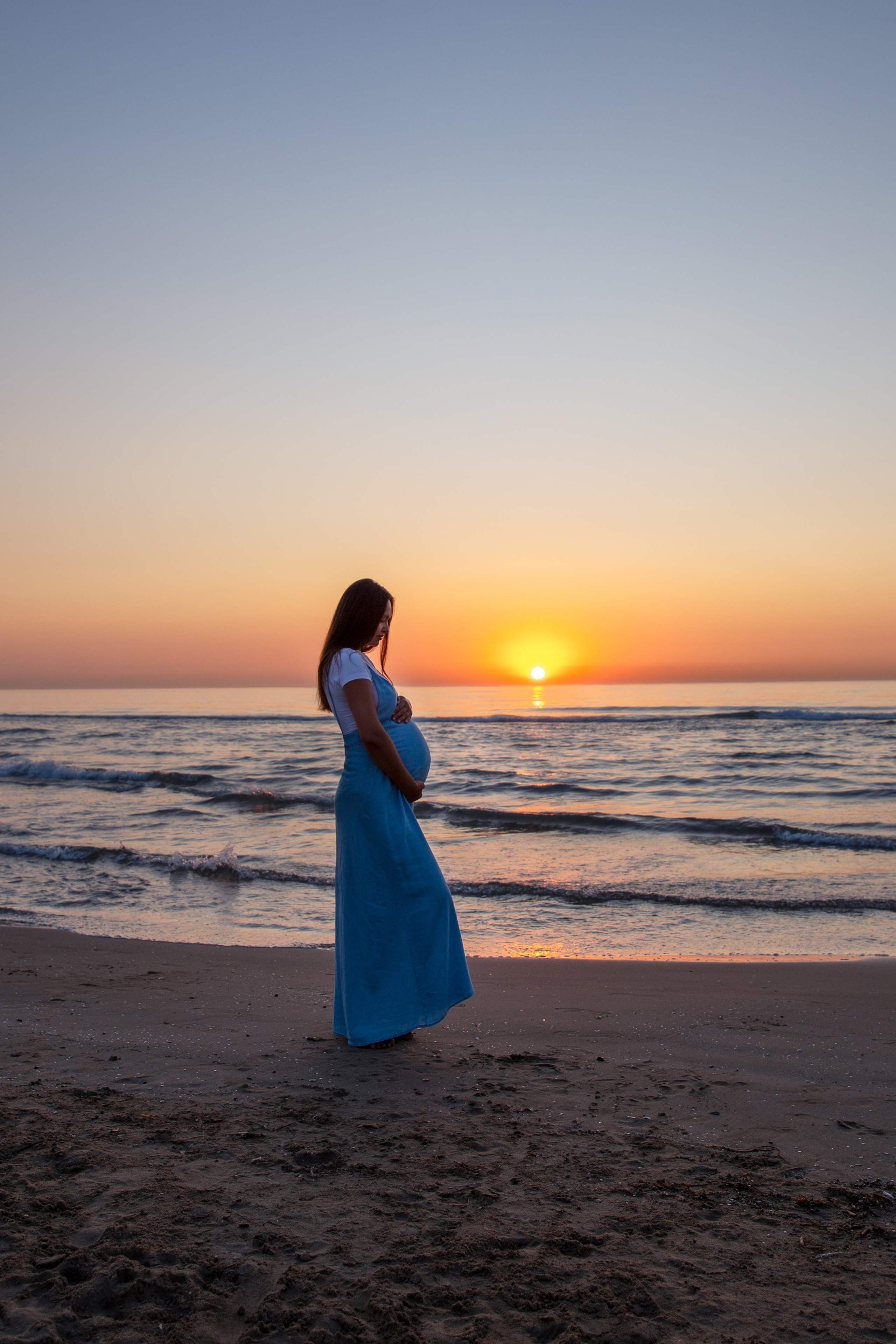 Hermosa Fotografía de Embarazo por Julia Gnatenko | Sesiones de Maternidad en Valencia, Alicante, Barcelona. Julia Gnatenko — Fotógrafa en Valencia, Alicante, Barcelona, España y Europa