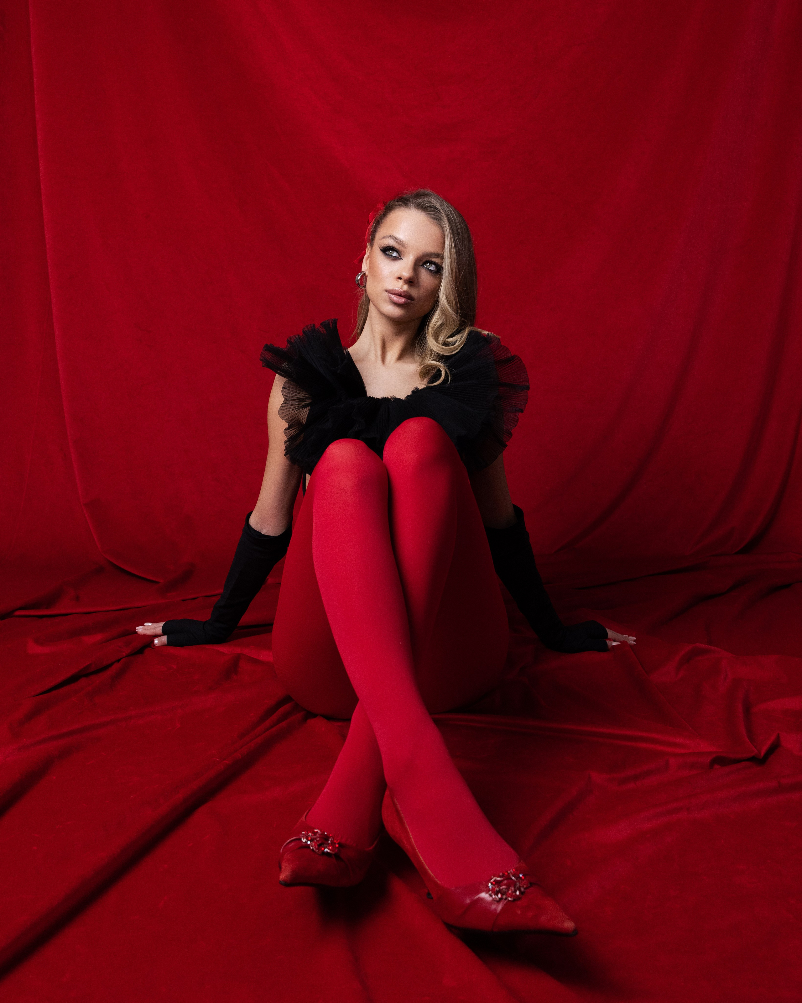 Lady in red. Professional wedding photographer in Copenhagen, Denmark — Julia Byron