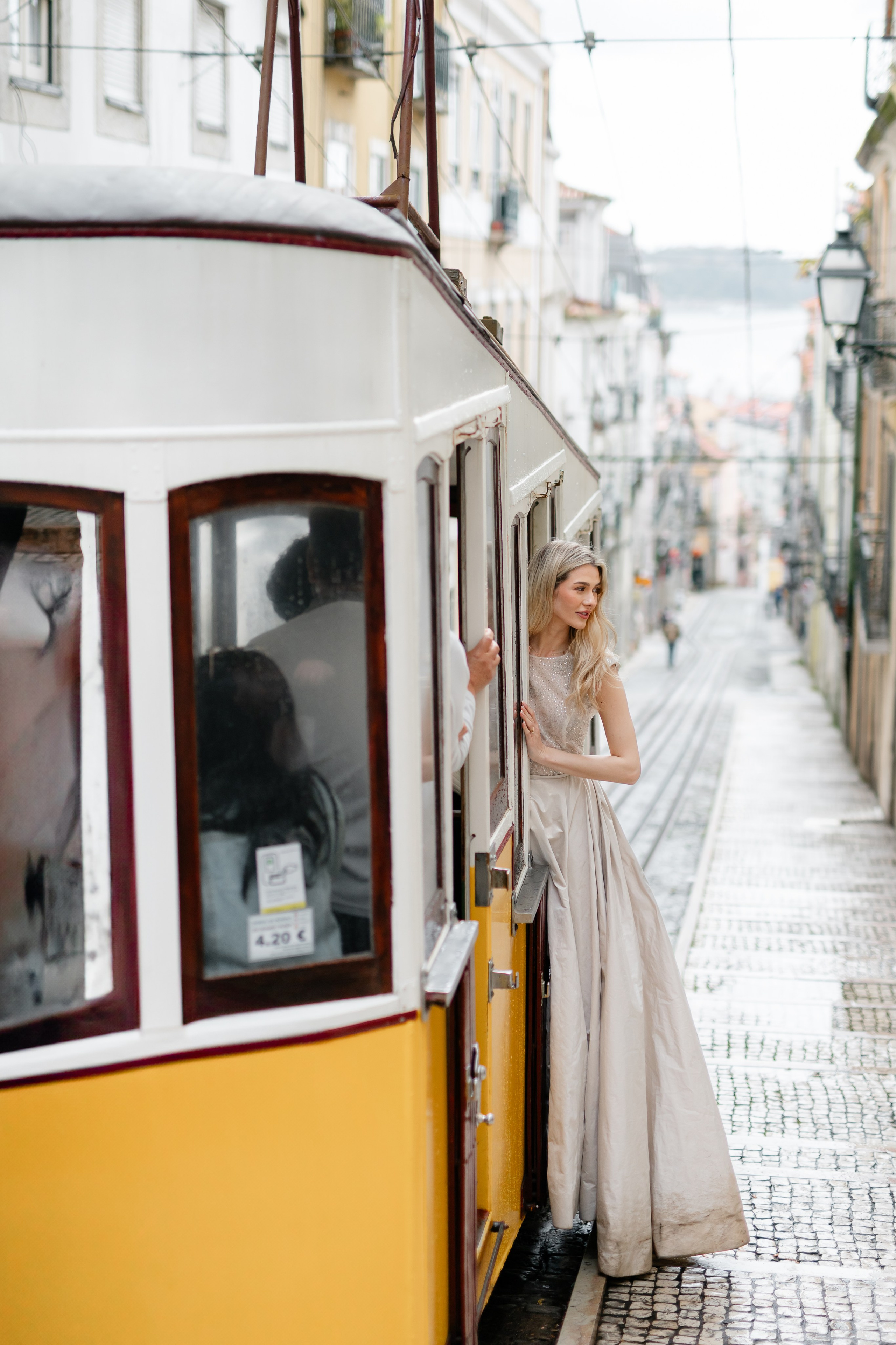 Vivien & Razvan. Main