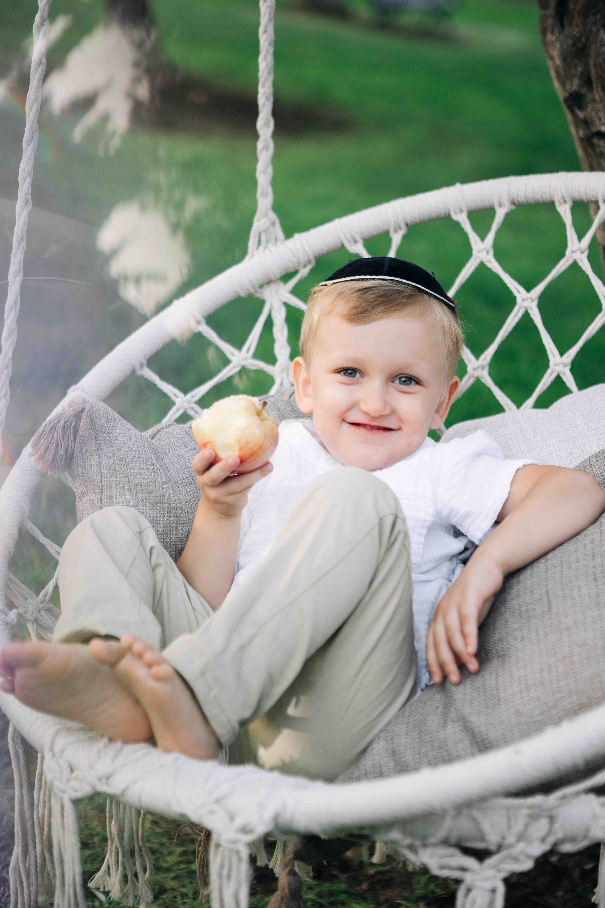 COZY PHOTO SESSION WITH A SWING. Https://shi-photo.com/