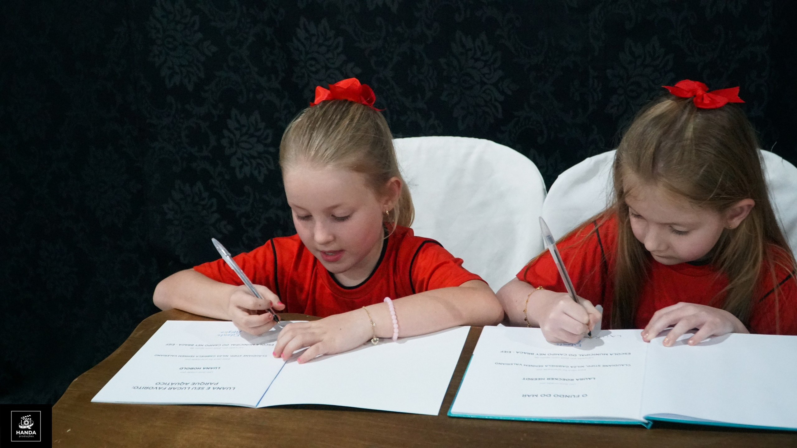 Noite autógrafos colégio Aurélio Buarque de Holanda. Handa Produções