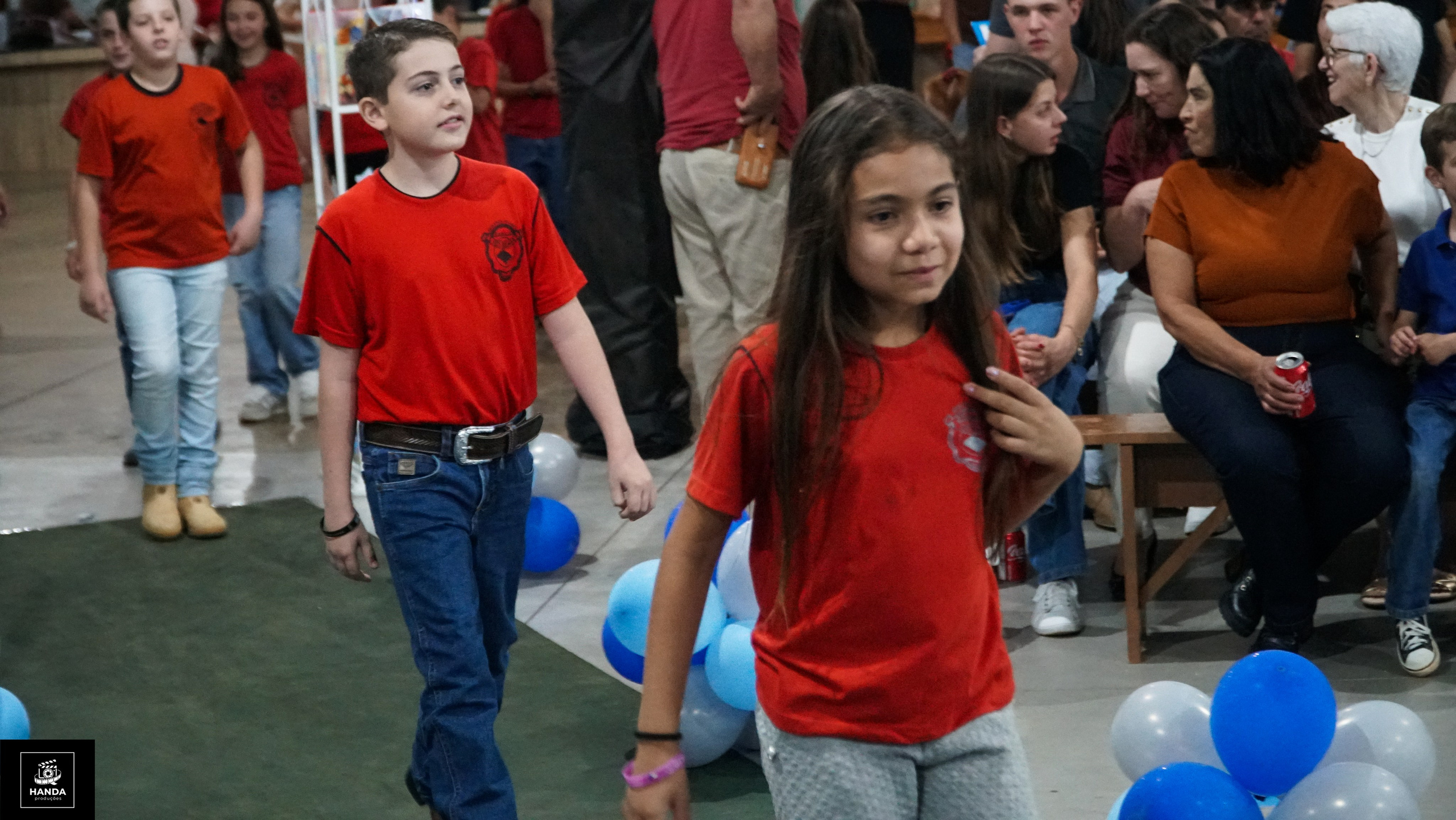Noite autógrafos colégio Aurélio Buarque de Holanda. Handa Produções