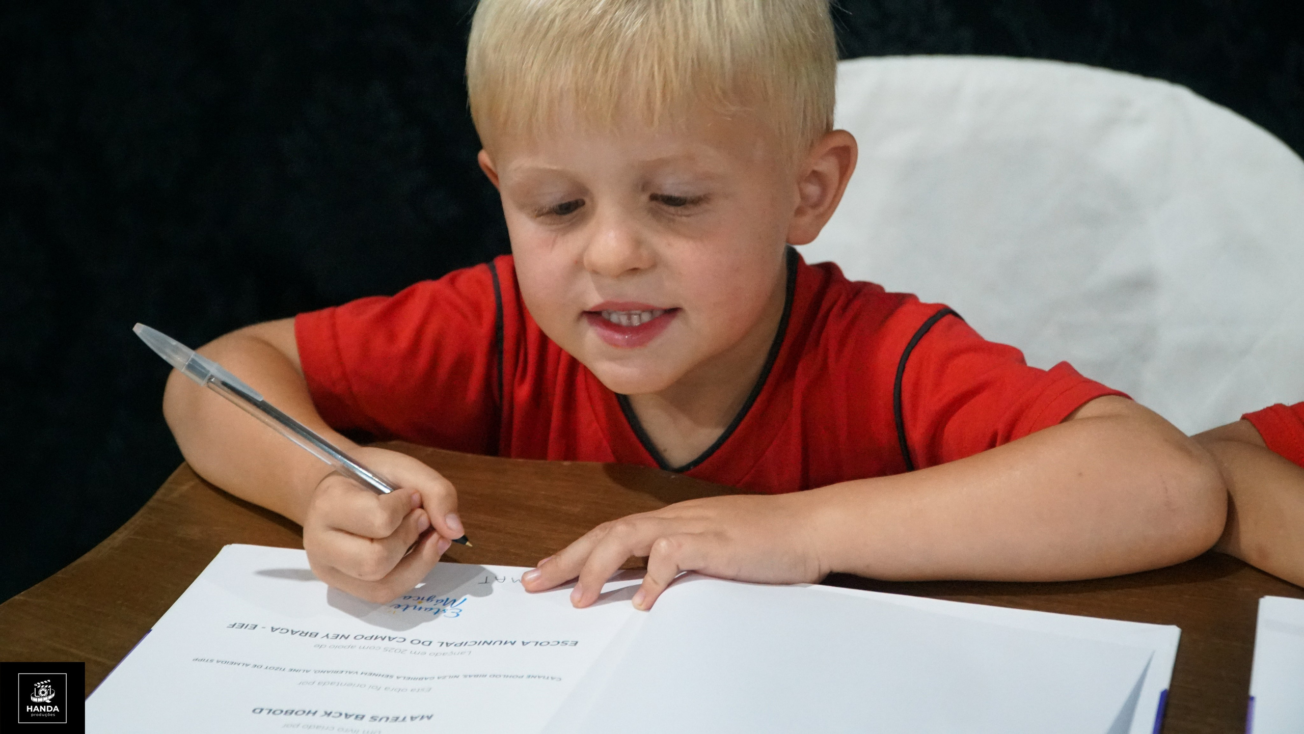 Noite autógrafos colégio Aurélio Buarque de Holanda. Handa Produções