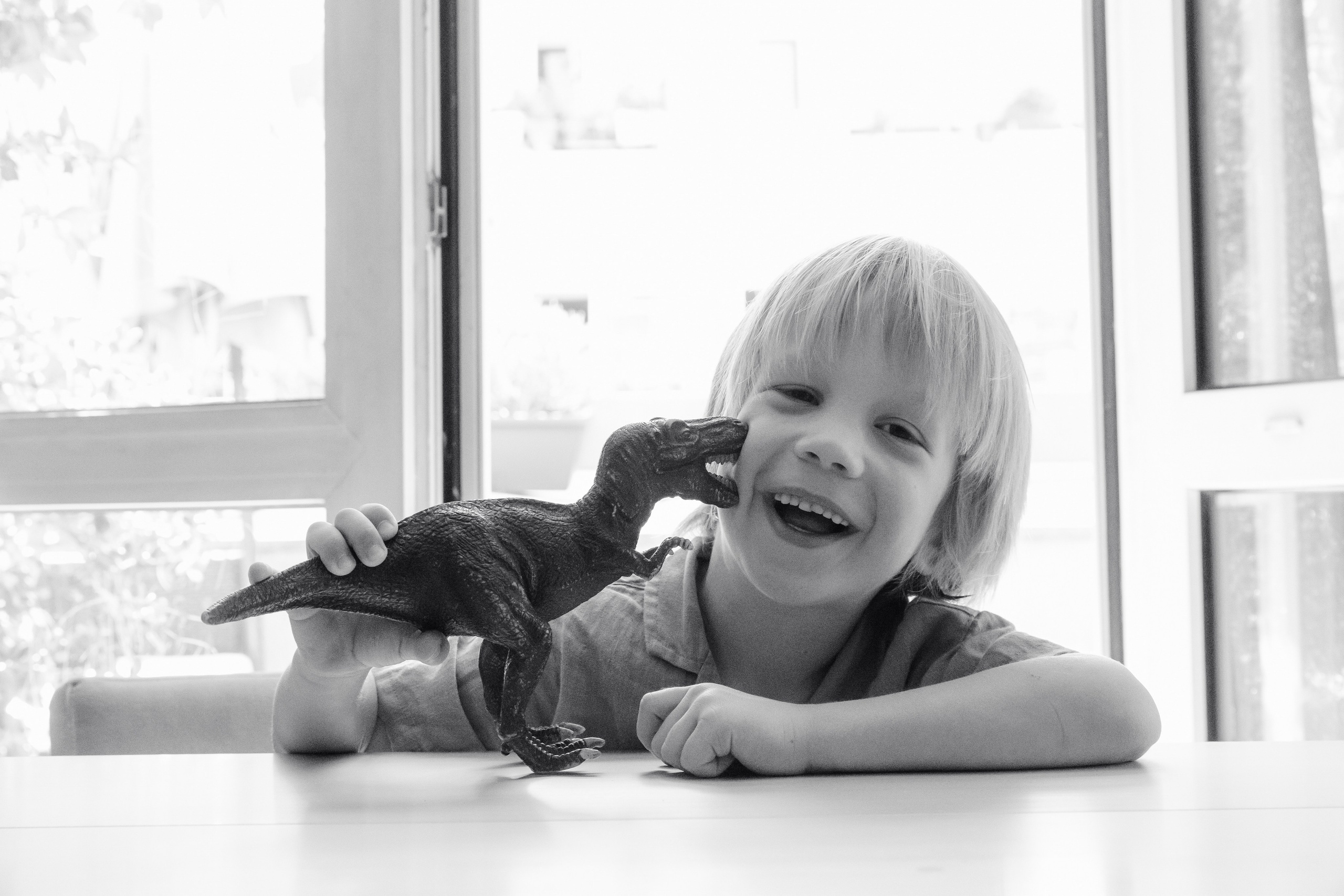 Family At Home Photoshoot in Paris | Natural Lifestyle Photography. Paris Wedding Photographer