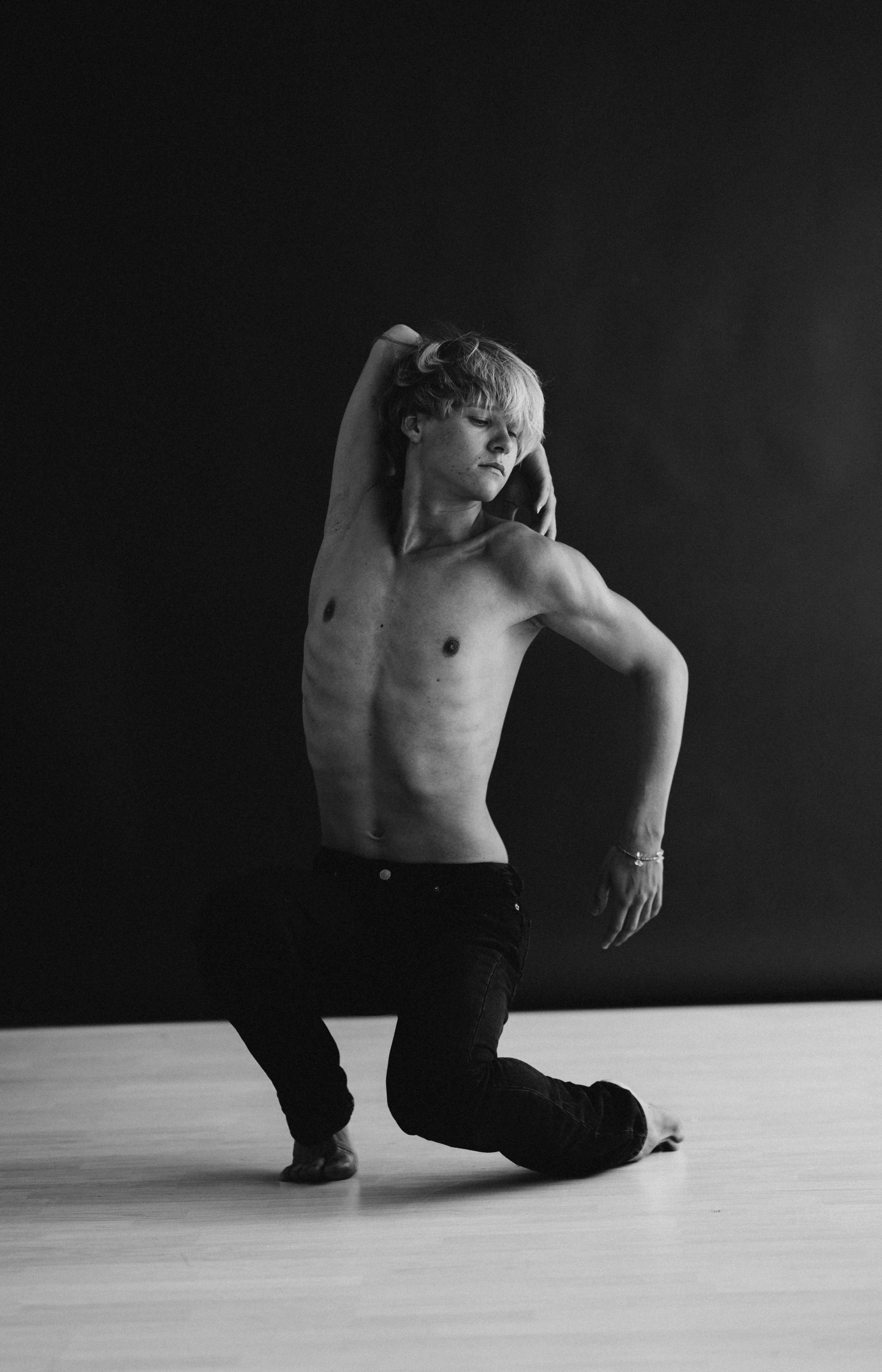 DANCERS. Victoria Olonen – Cinematic Portrait Artist | Helsinki & Europe
