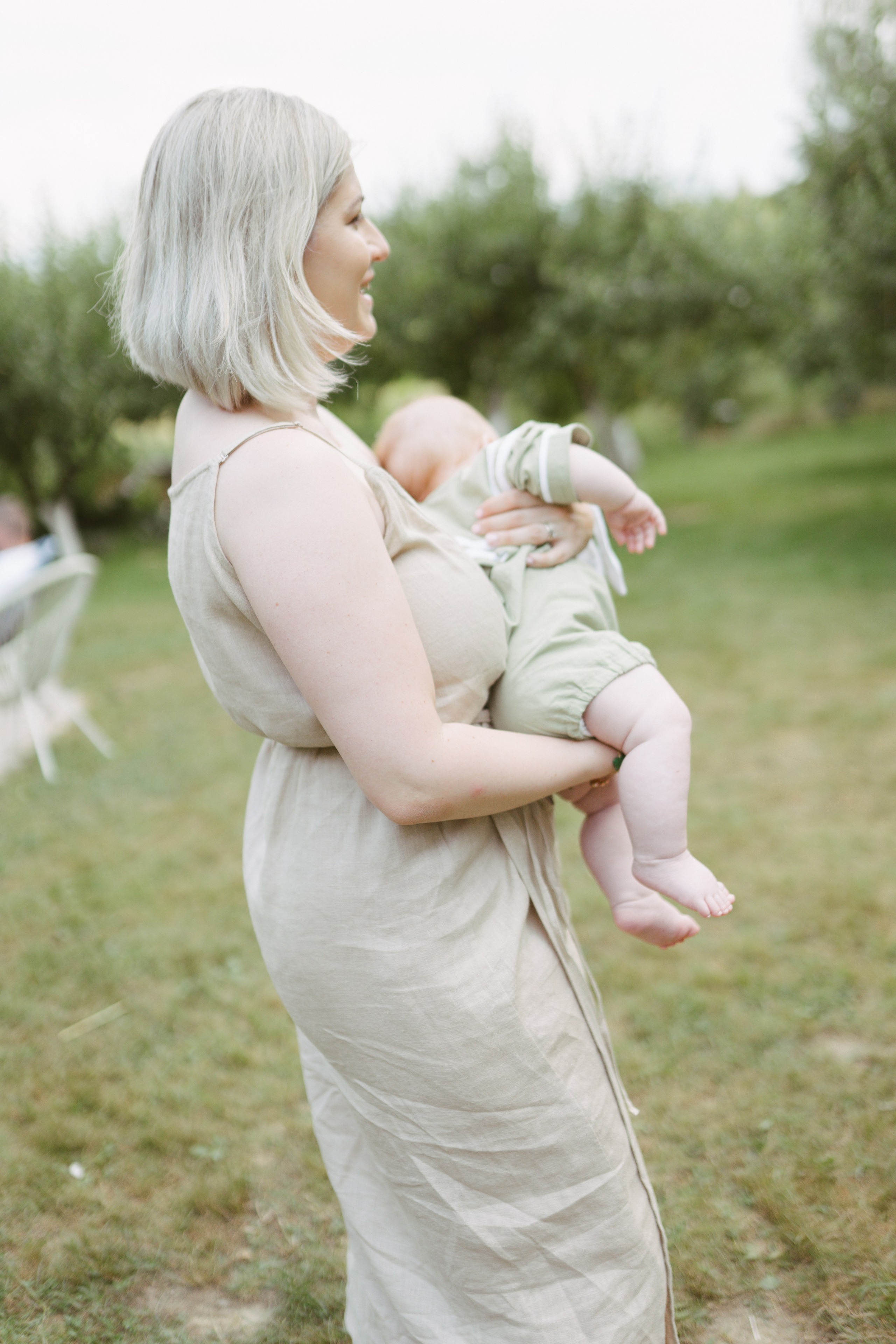 Fotografie de Eveniment Brașov: Povești Vizuale | Mădălina Beda. Madalina Beda- Artist vizual, fotograf, doula la nastere, consultant babywearing Brasov si in toata tara