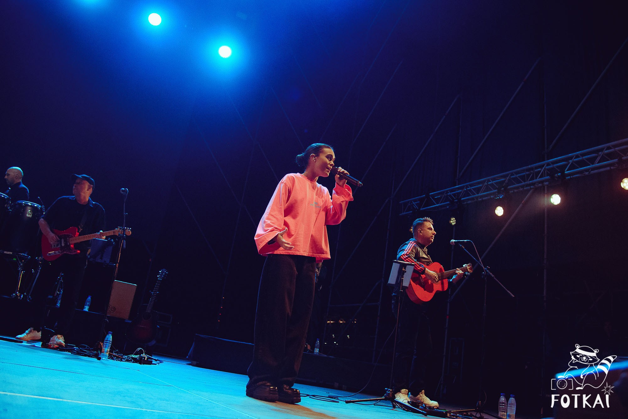 Marta Santos — Fotos del concierto en Alicante 2026: pop flamenco en El Muelle Live | FOTKAI