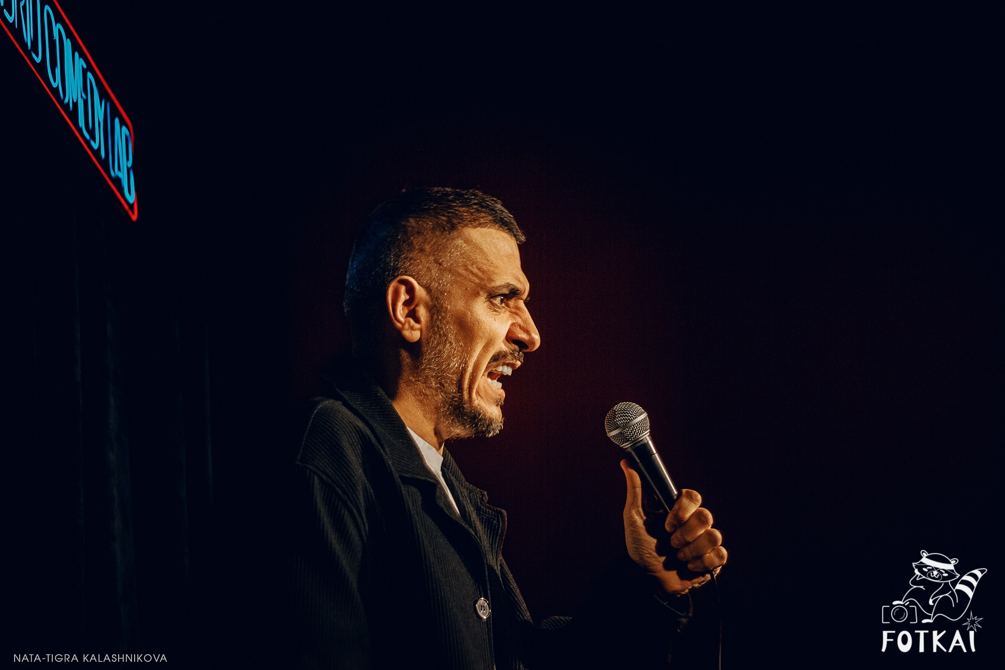 Eduard Matsaberidze en Madrid 14 de febrero 2026 — fotos del show de stand-up | FOTKAI