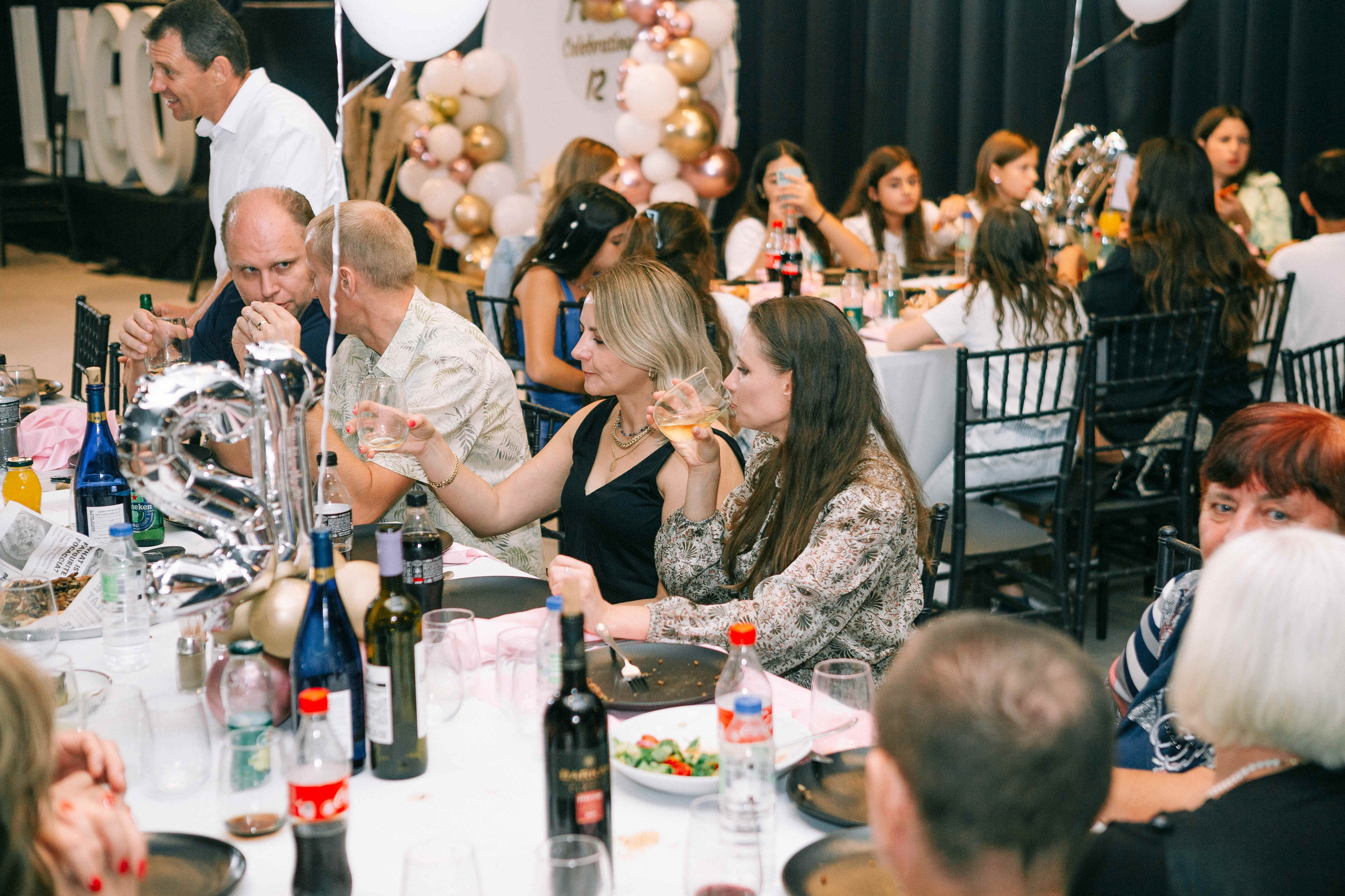 PARTY WITH FRIENDS. Https://shi-photo.com/