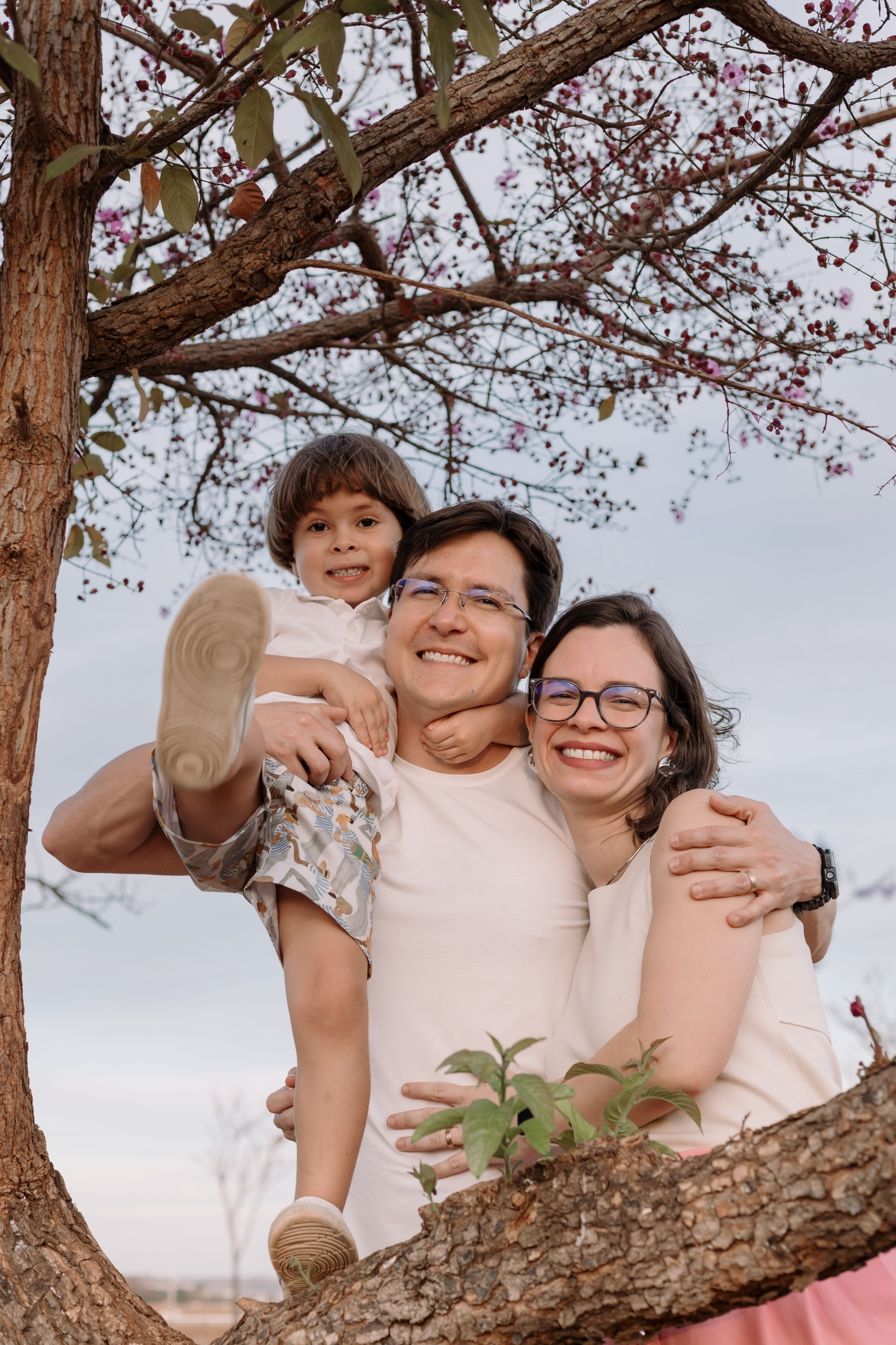 Ensaio Família na Catedral de Brasília | Fotografia Afetiva em Brasília. Ize Fotografia — Ensaios e Festas de Família em Recife e Brasília