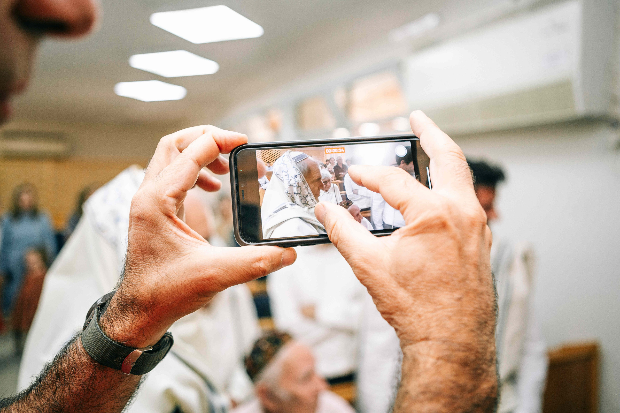 BRITH MILA IN THE SMALL SYNAGOGUE. PHOTOGRAPHER IN ISRAEL