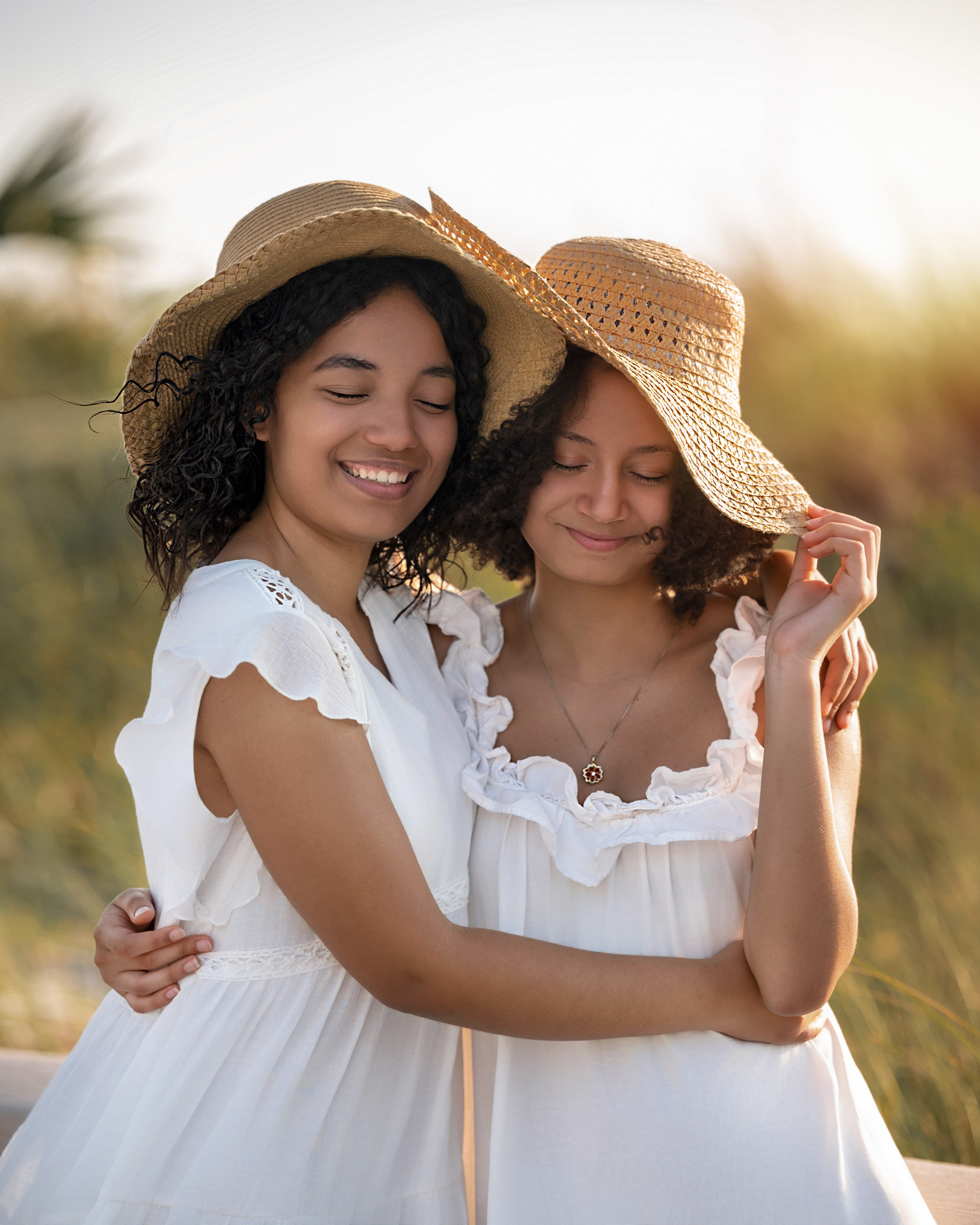 Sisters. Portrait, kids and family photographer in Wesley Chapel Alina Alice Osipova