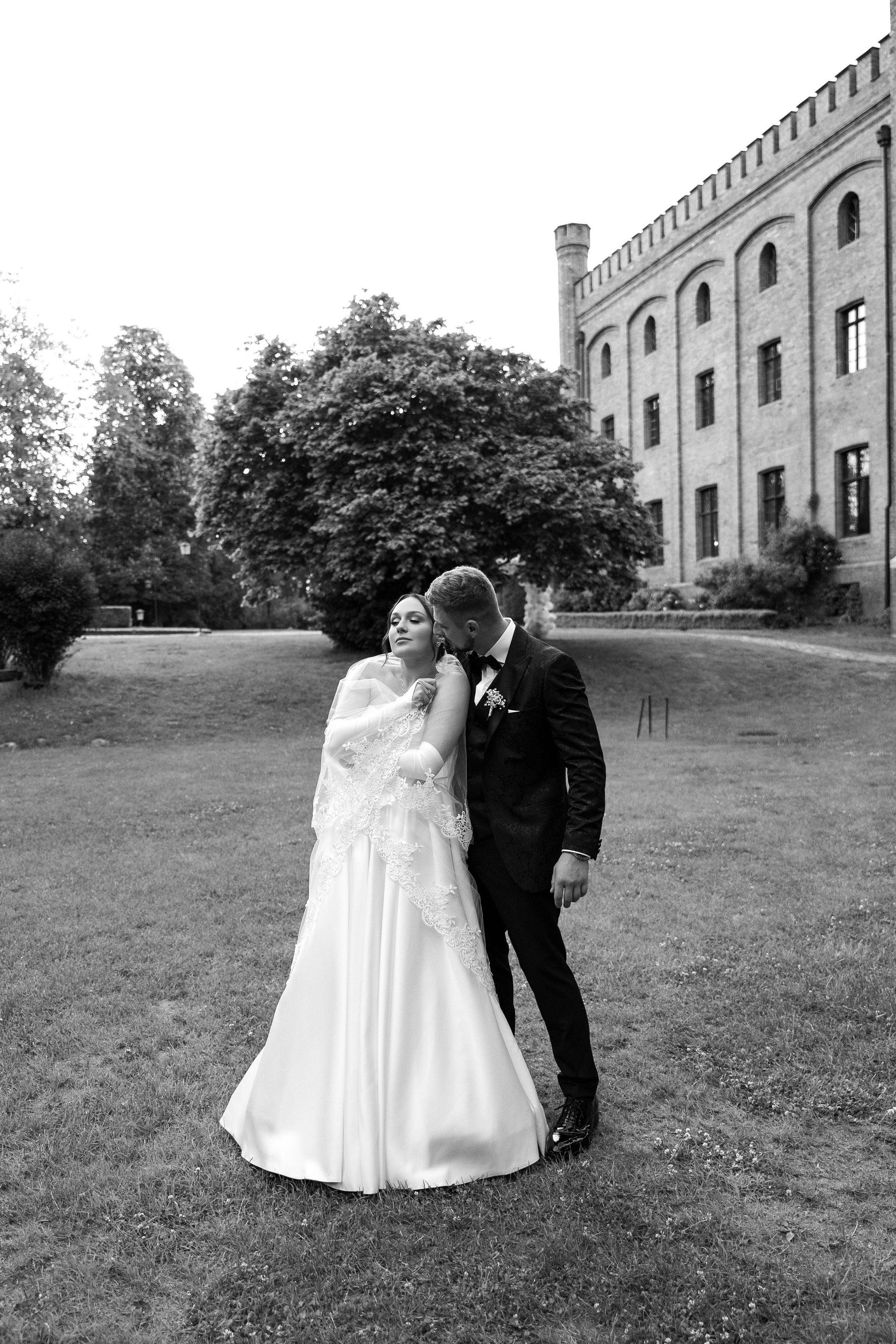 E&N: Zamek w Rzucewie. SL Wedding Photo — Editorial, Elegant & Timeless Wedding Photography in Poland and Across Europe