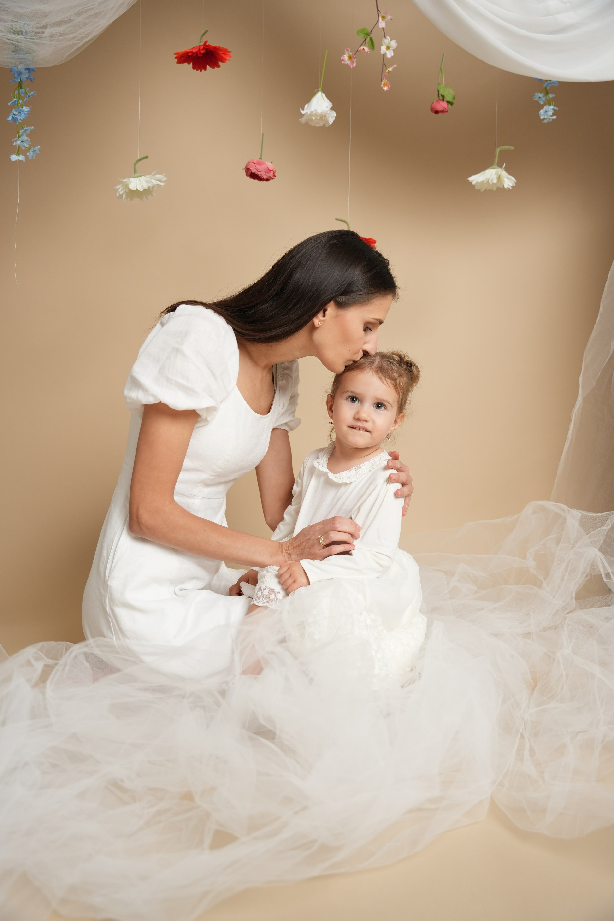 Ksenya and Stesha. Professional Photographer Abu Dhabi, Dubai — Yulia Ismoilova | 2025