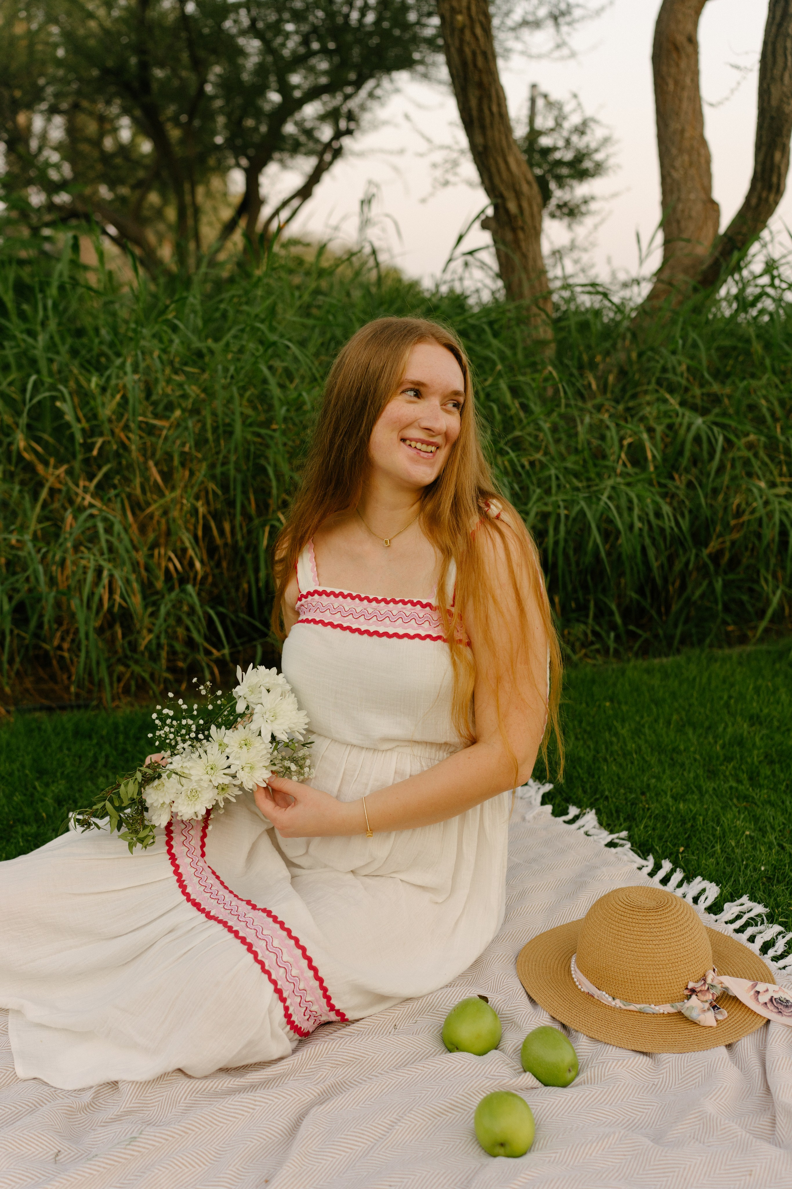 Um Al Amarat Park Pregnancy. Professional Photographer Abu Dhabi, Dubai — Yulia Ismoilova | 2025