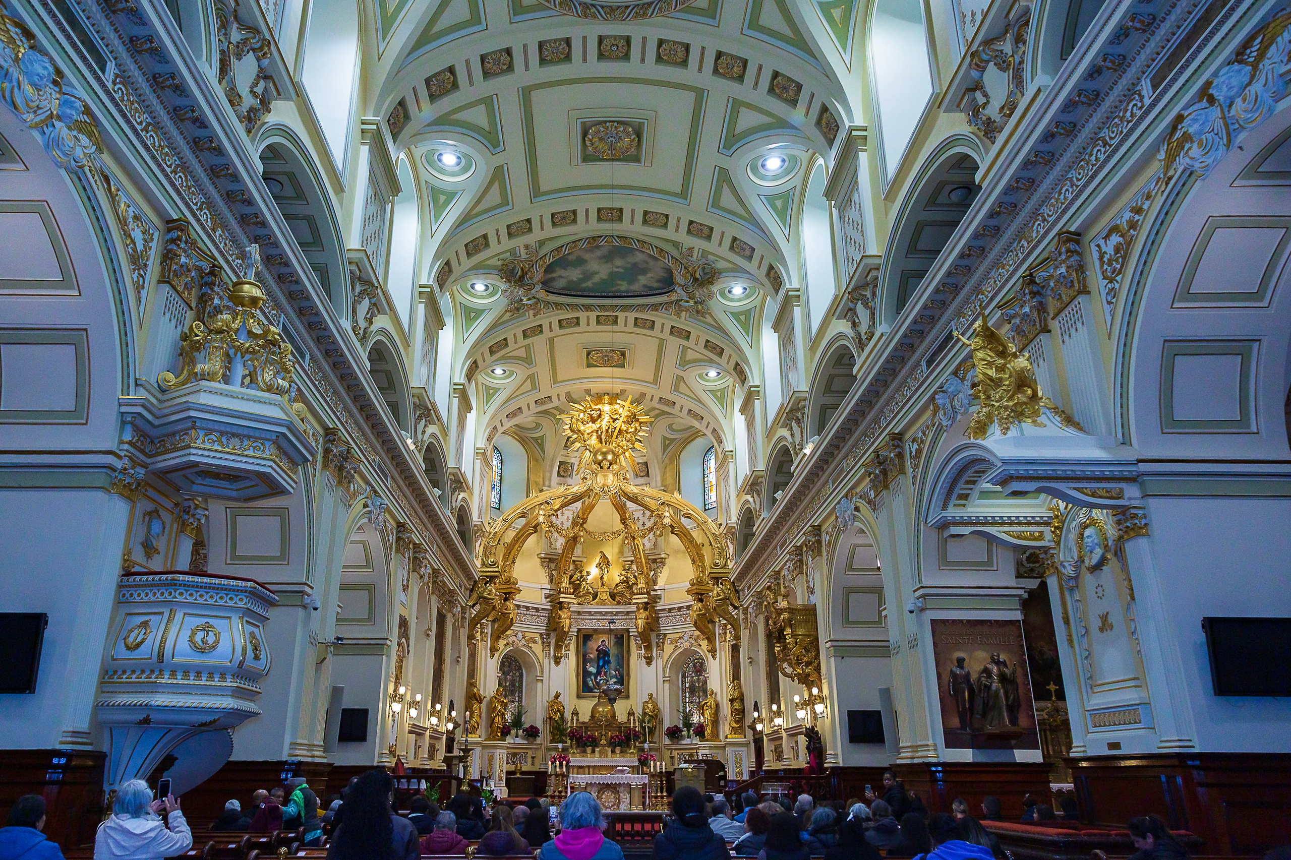 Sainte Anne de Beaupre et Quebec. Studioplaza8