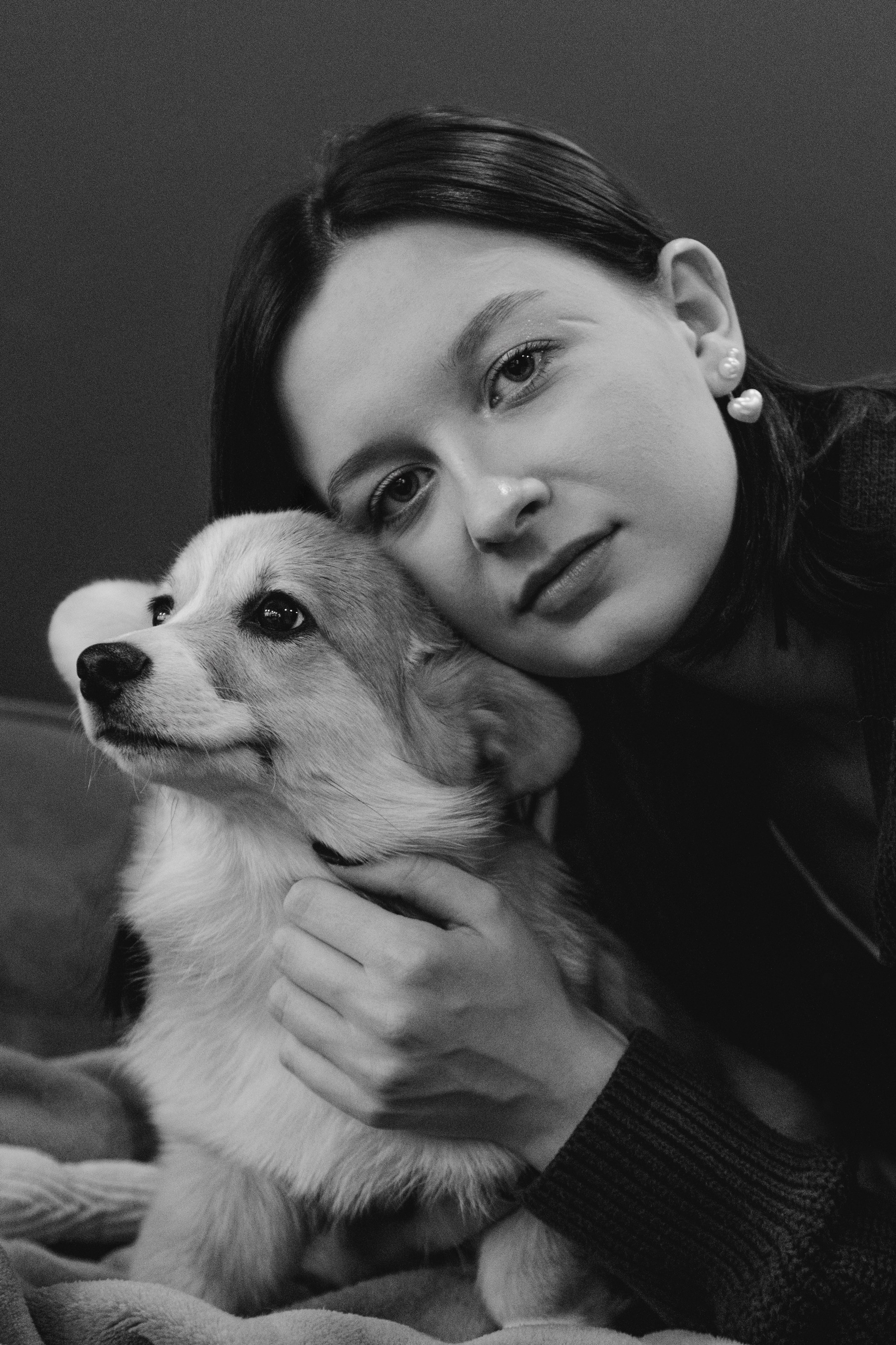 Anastasia and her Ada, Pembroke Welsh Corgi. Kat Laisaar — Pet photographer in Tallinn