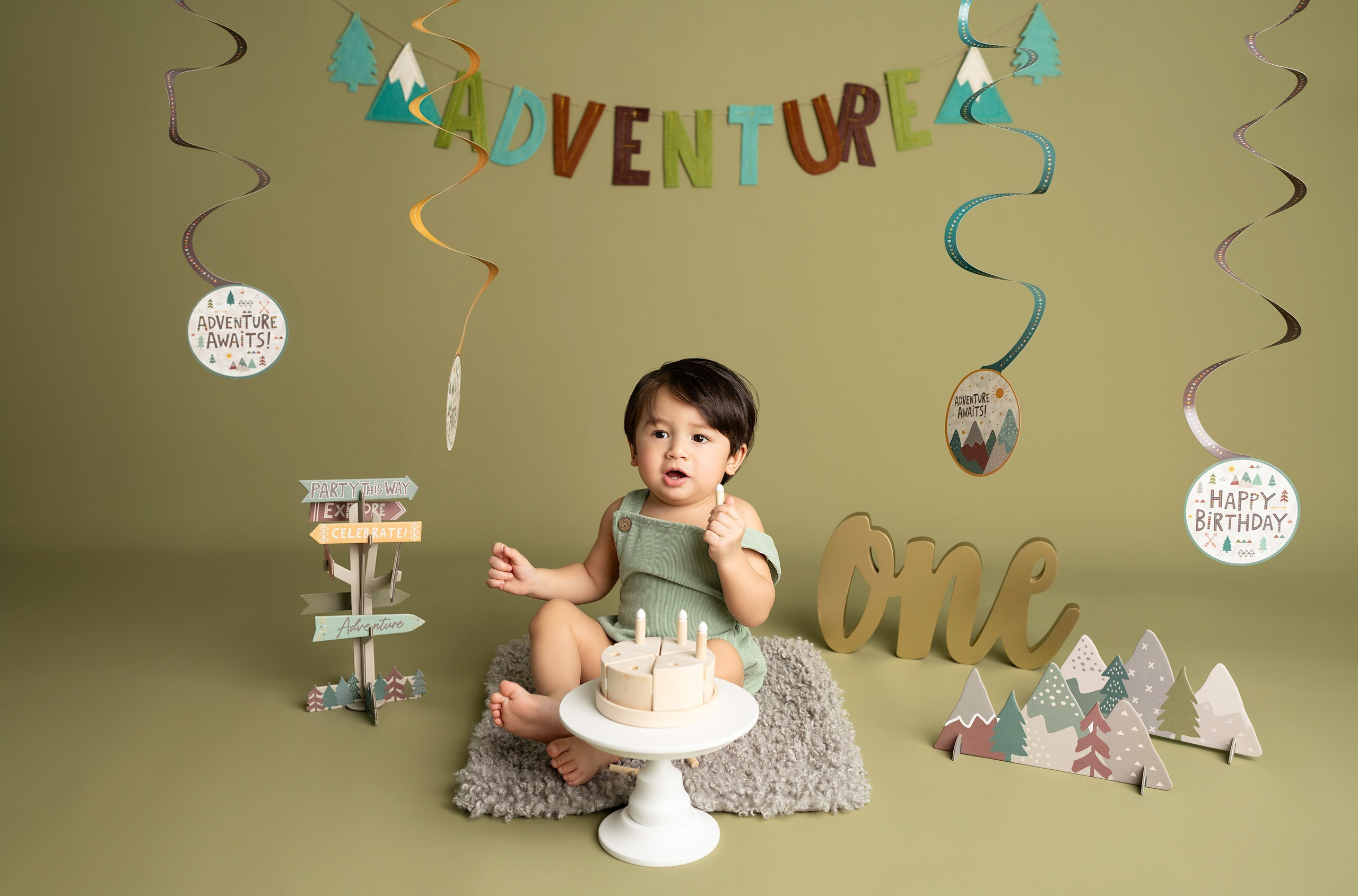 CAKE SMASH PHOTOGRAPHY. Newborn, Sitter and Cake Smash Photographer in Doha, Qatar