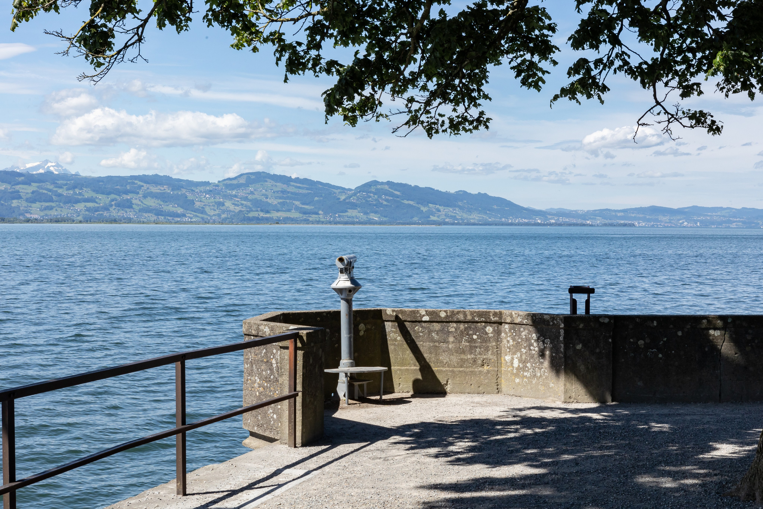 <img src="bild1.jpg" alt="Lindau Insel Fotografie kaufen"><img src="bild2.jpg" alt="Lindau Bodensee Bilder"><img src="bild3.jpg" alt="Lindau Altstadt Fotos kaufen"><img src="bild4.jpg" alt="Lindau Hafen Fotodruck"><img src="bild5.jpg" alt="Lindau Uferpromenade Wandbilder"><img src="bild6.jpg" alt="Lindau Kunstfotografie kaufen"><img src="bild7.jpg" alt="Lindau Leuchtturm und Löwe Bilder"><img src="bild8.jpg" alt="Lindau Innenstadt schöne Bilder"><img src="bild9.jpg" alt="Lindau Landschaftsfotografie kaufen"><img src="bild10.jpg" alt="Lindau Bodensee Fotos als Deko">